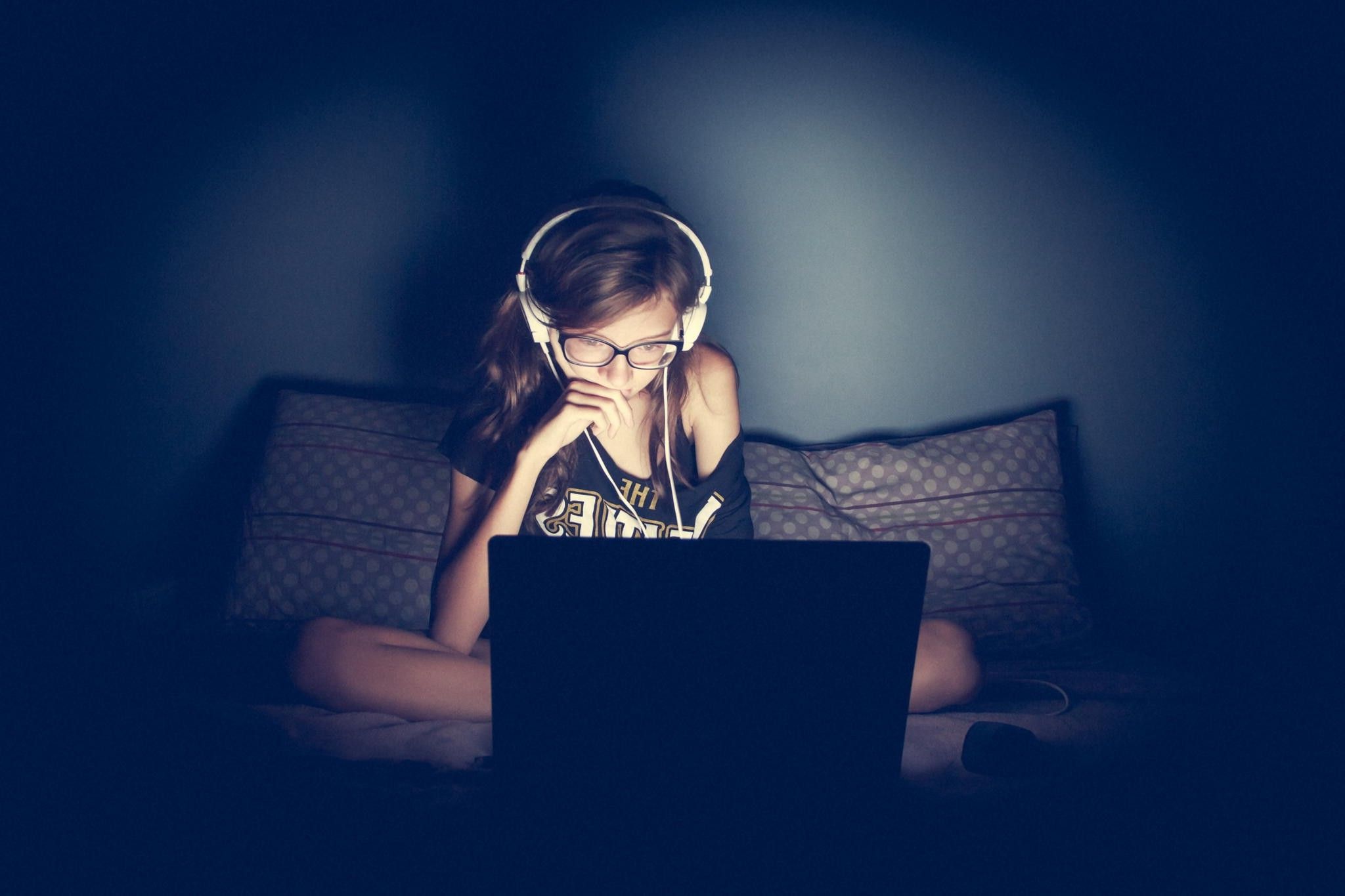 women, Glasses, Headphones, Laptop, Geek Wallpaper HD / Desktop and Mobile Background