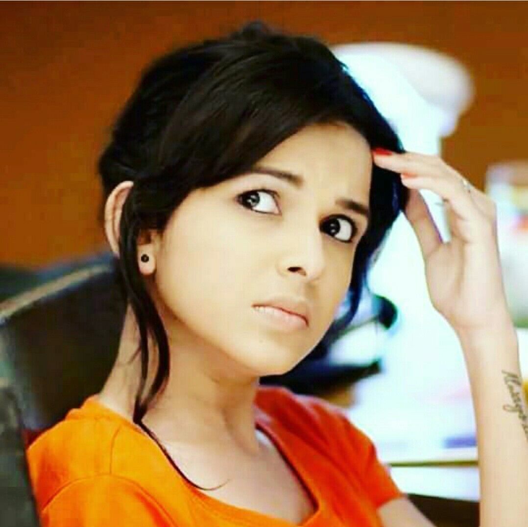 Mitali mayekar. Bollywood, Actresses, Tops