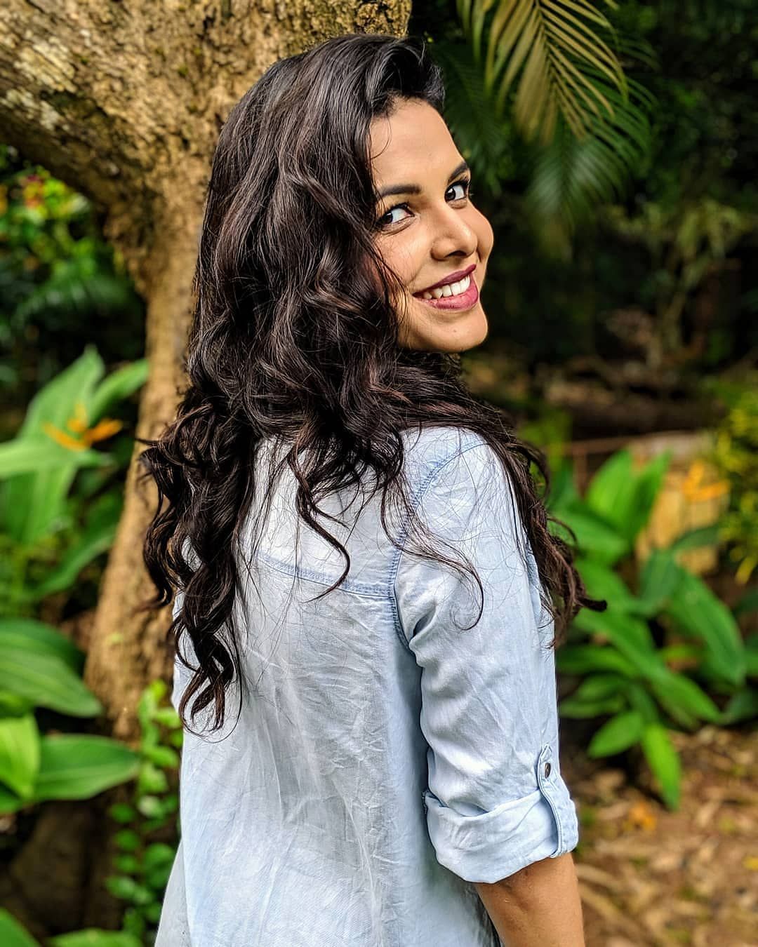 Mitali Mayekar ideas. actresses, marathi saree, long skirt outfits