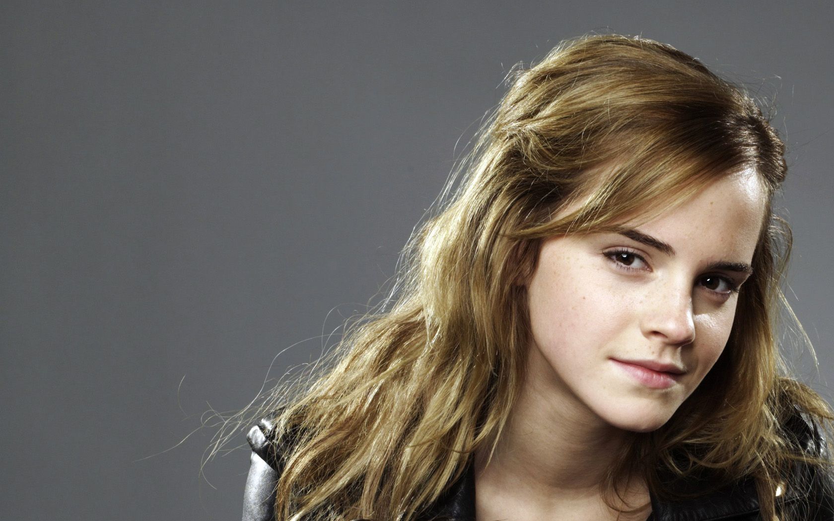 Emma Watson HD Desktop Wallpaper