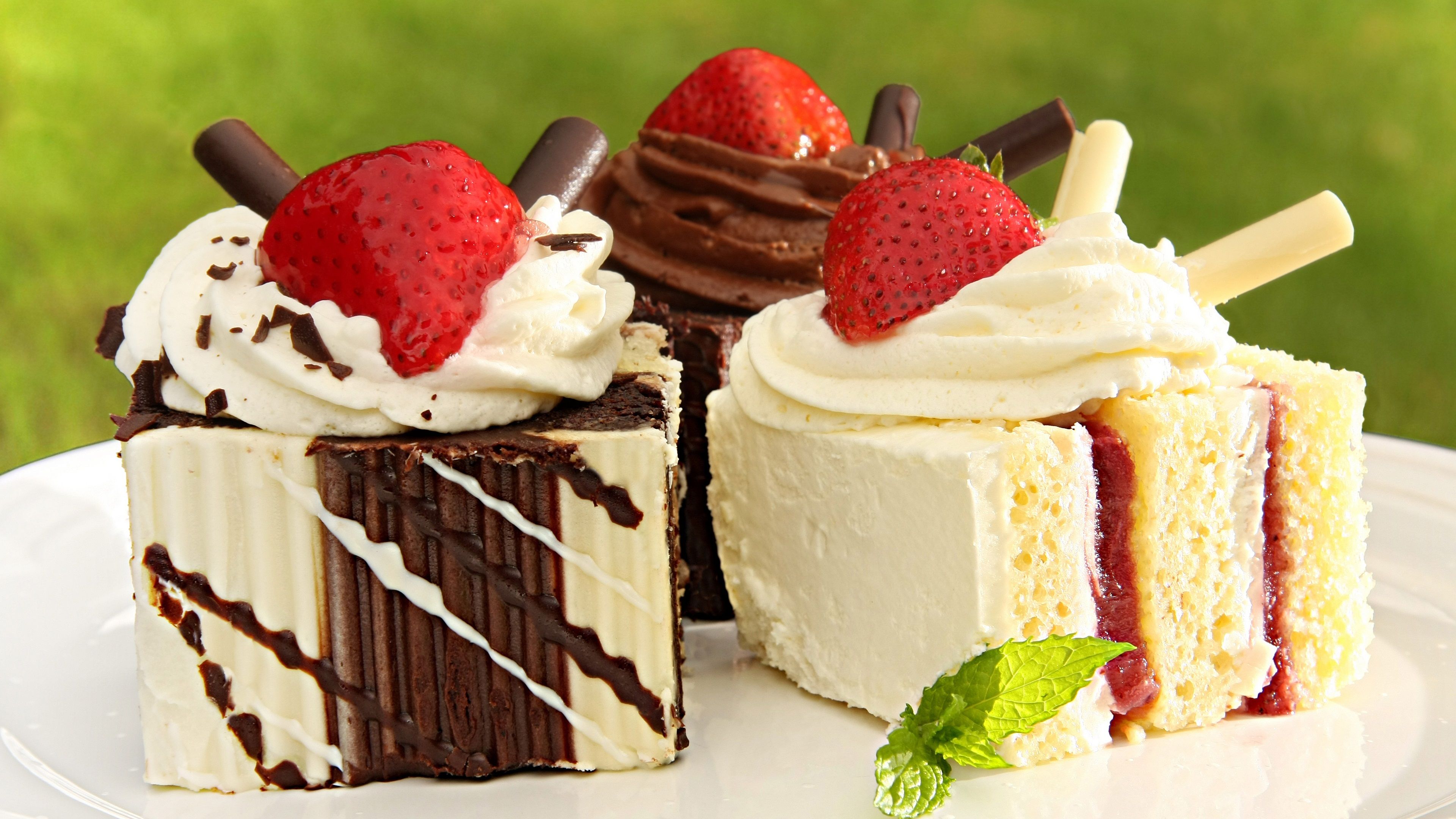 Wallpaper Sweet cakes, cream, strawberries, delicious food 3840x2160 UHD 4K Picture, Image