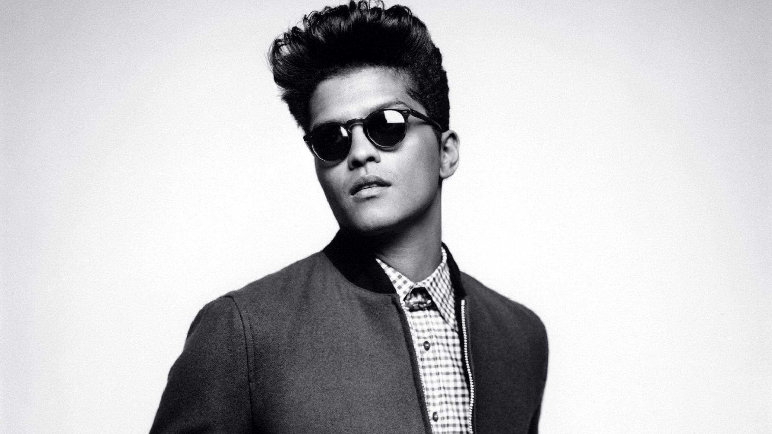 Bruno Mars 2020 Picture Paparazzi Picture With Bruno Mars Bruno Mars Art Pics Facebook