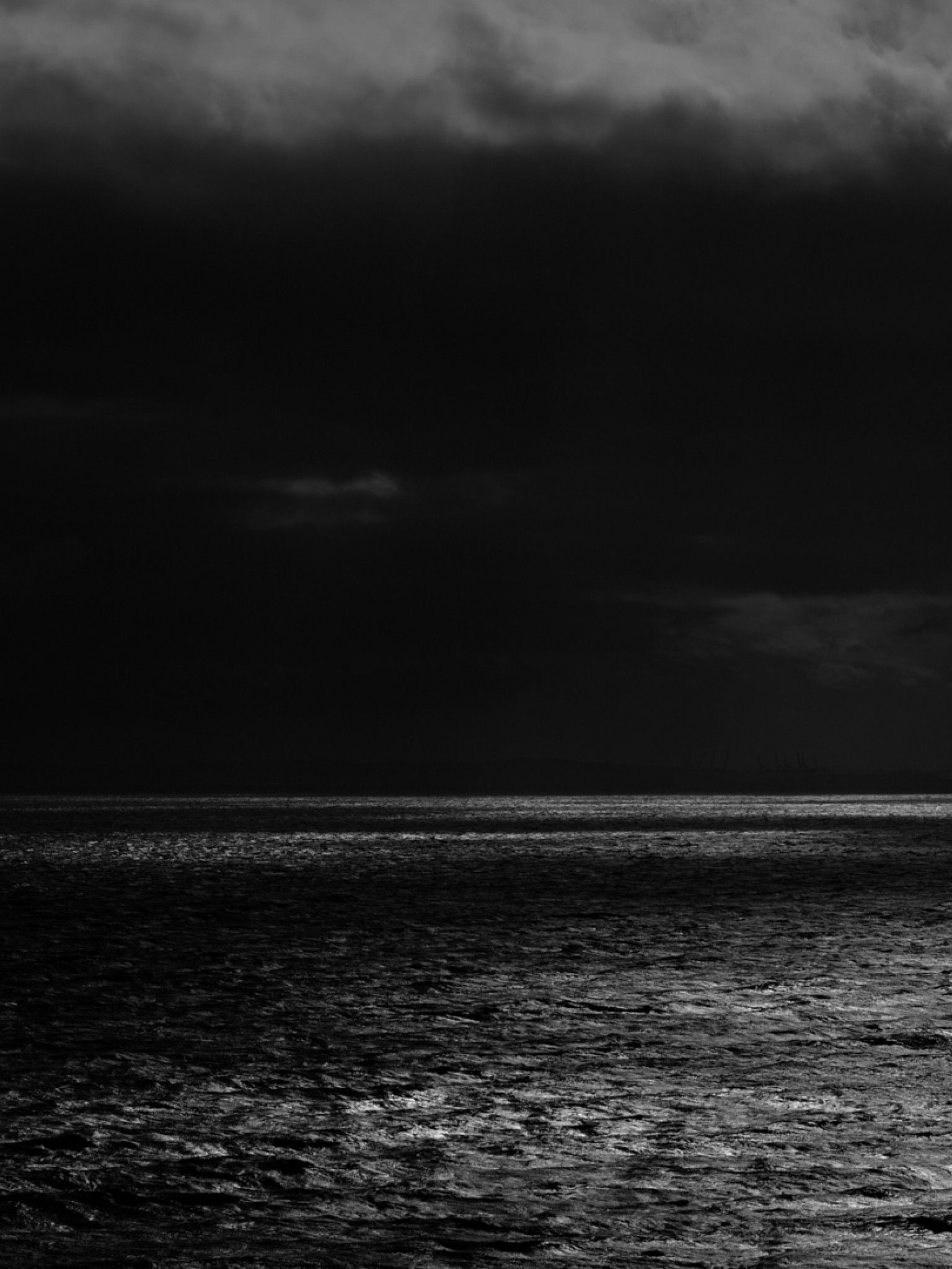 Dark sea horizon HD Wallpaper Retina iPad