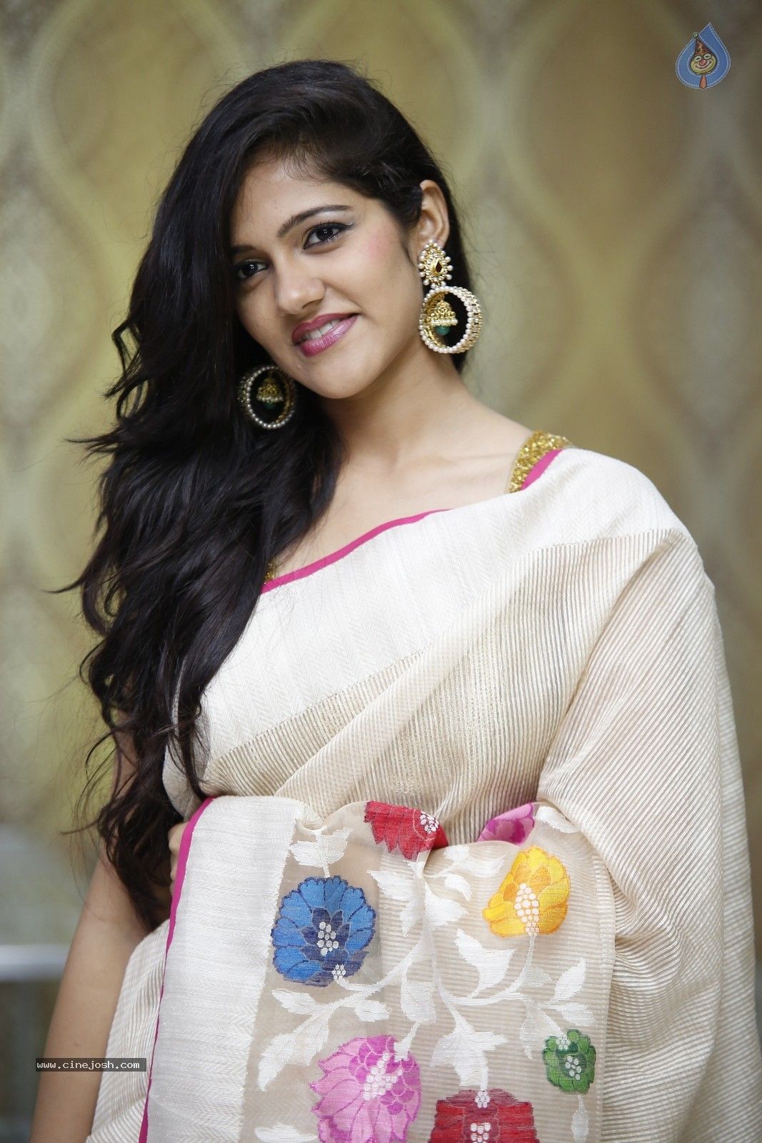 Simran Choudhary Photo 17 of 54