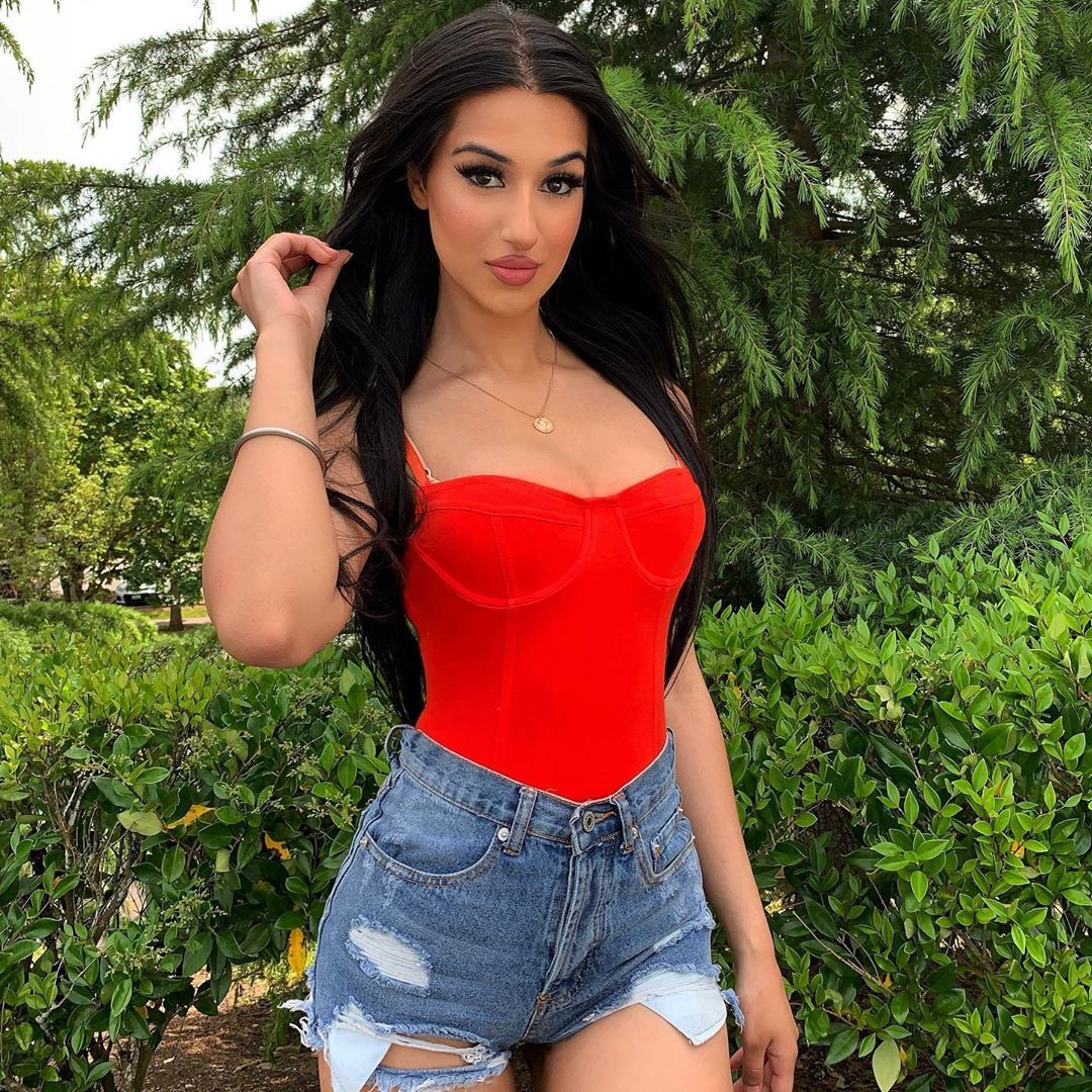 ਦਿਲਜੀਤ ਦੋਸਾਂਝ ਦੇ ਗੀਤ 'ਕਲੈਸ਼' ਦੀ ਮਾਡਲ ਨੇ ਬੋਲਡ ਲੁੱਕ 'ਚ ਬਿਖੇਰਿਆ ਹੁਸਨ ਦਾ ਜਲਵਾ