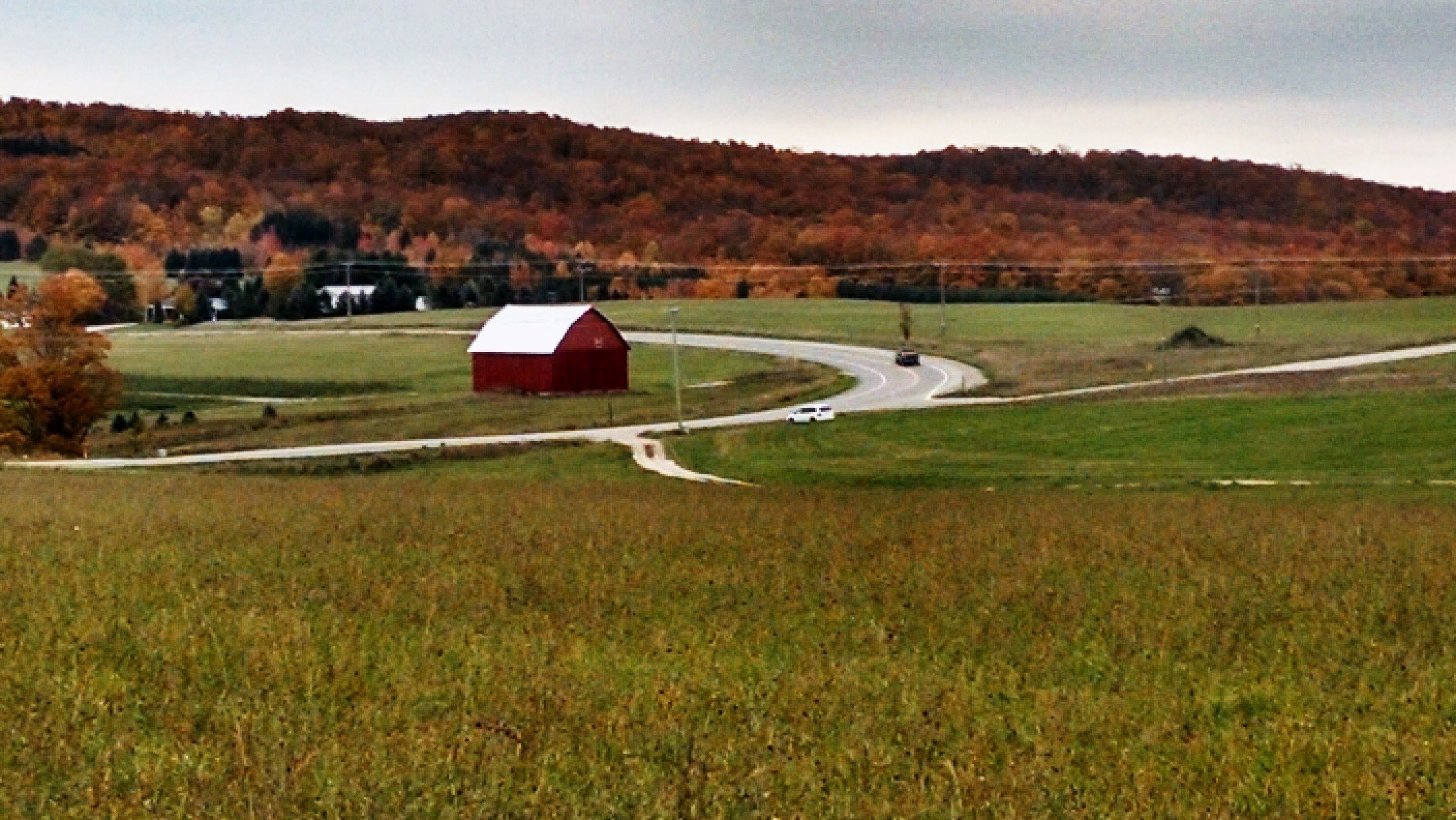 Free of autumn scene farm barn