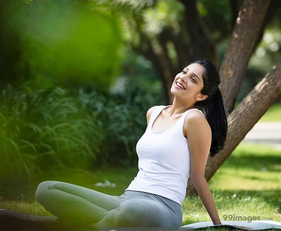 Milana Vayntrub Best Hd Wallpapers