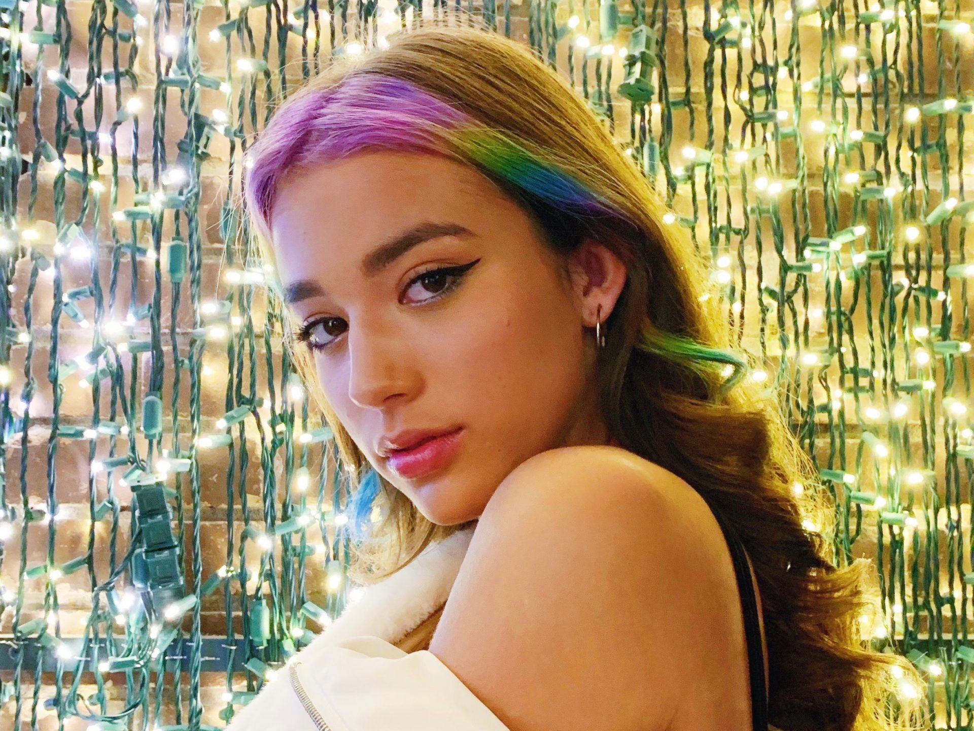 Sambut Natal Alaina Castillo Melepas Single Baru “Wishlist”