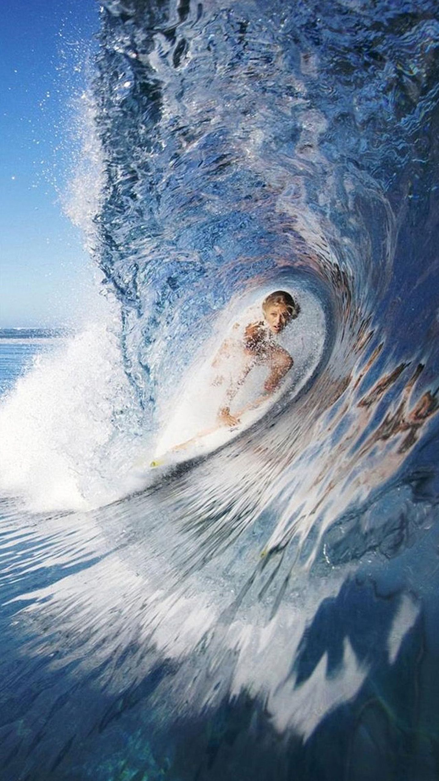 Surfing Image Wallpaper