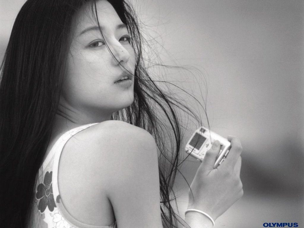 More Handsome Than A Korean Actor, Here Is Jun Ji Hyun's Husband And Their Love Story