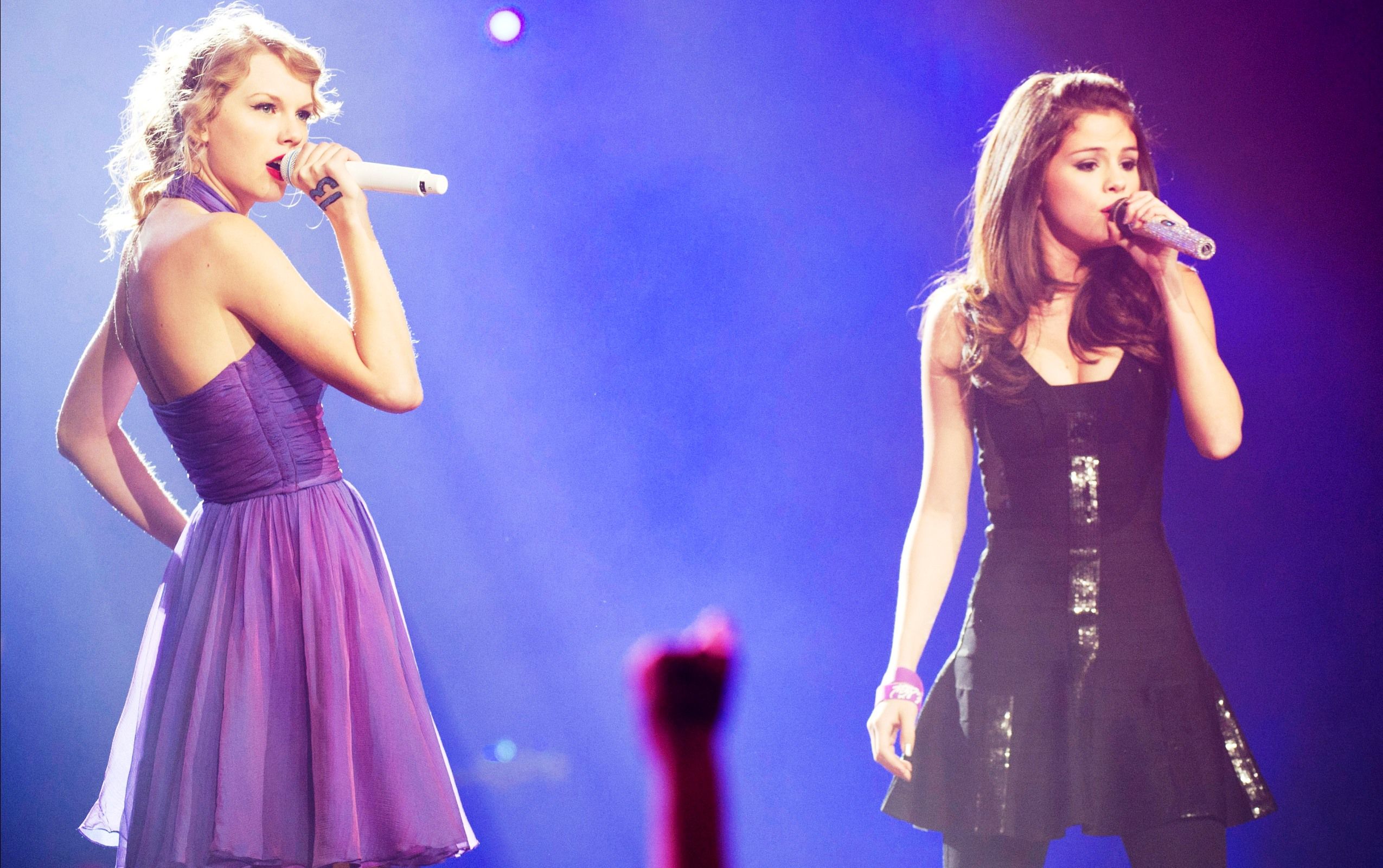 Taylor Swift And Selena Gomez Wallpaper