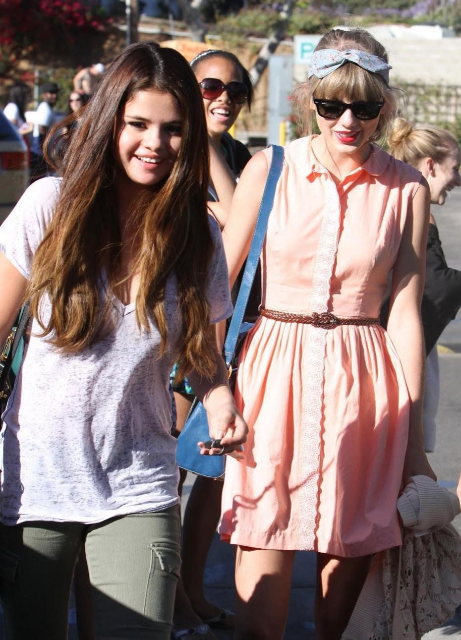 T and $elena Swift & Selena Gomez Wallpaper