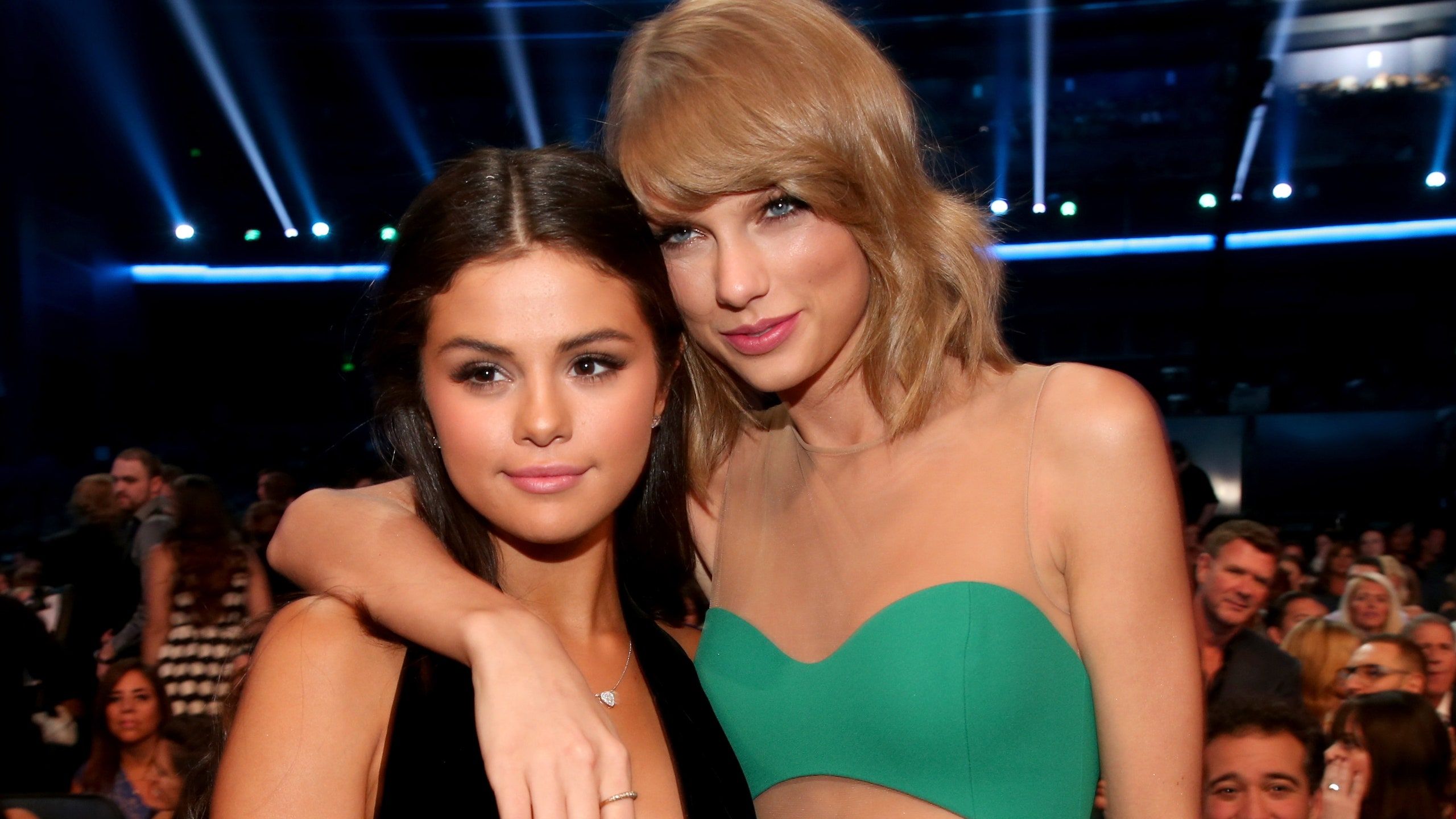Watch Selena Gomez Freak Out Over Taylor Swift's Second 2016 Grammy Win