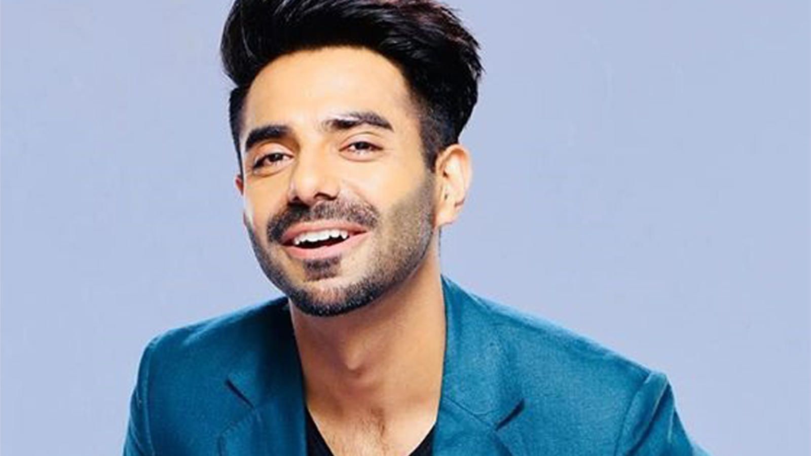Ayushmann Khurrana On His Brother Aparshakti | He Deserves To Be Lead Actor  - Filmibeat