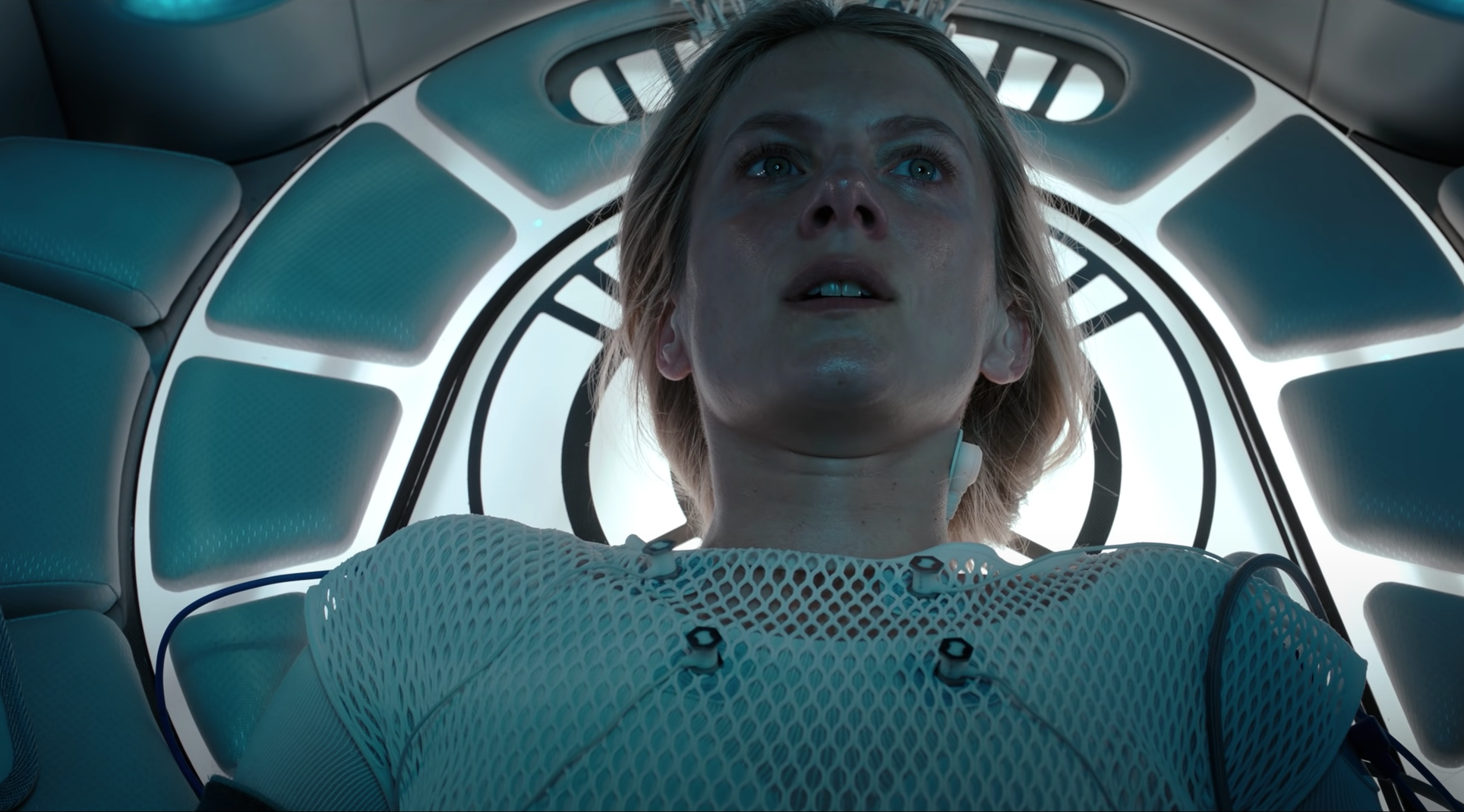 Oxygen Review: Mélanie Laurent Shines in Futuristic Thriller