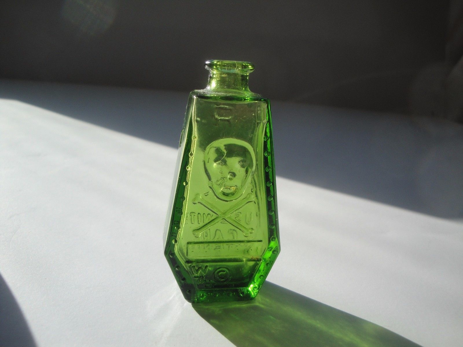 Poison Bottle Wallpaper Widescreen. Bottle, Perfume bottles, Antique collection