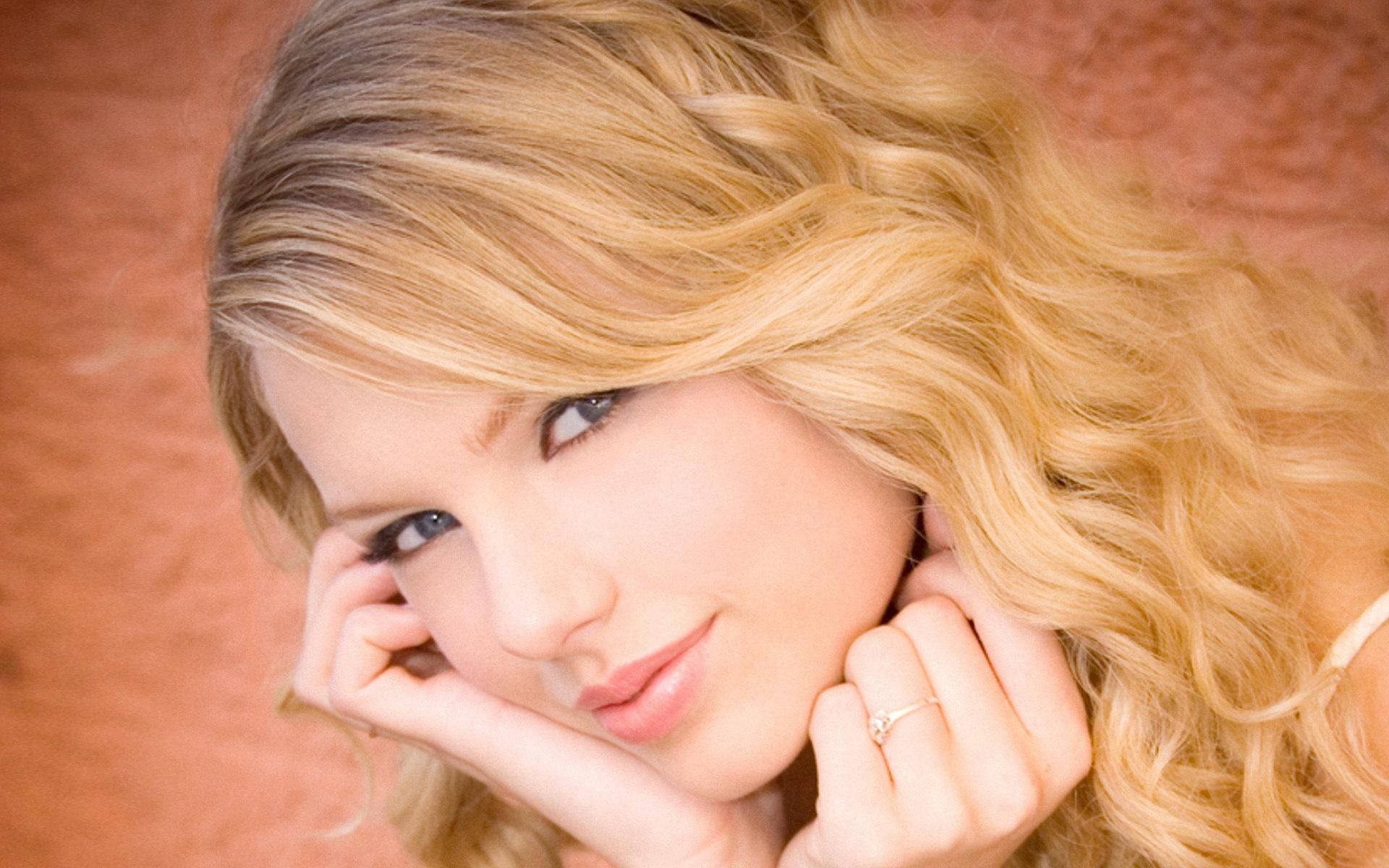 Taylor Swift Cute Wallpaper