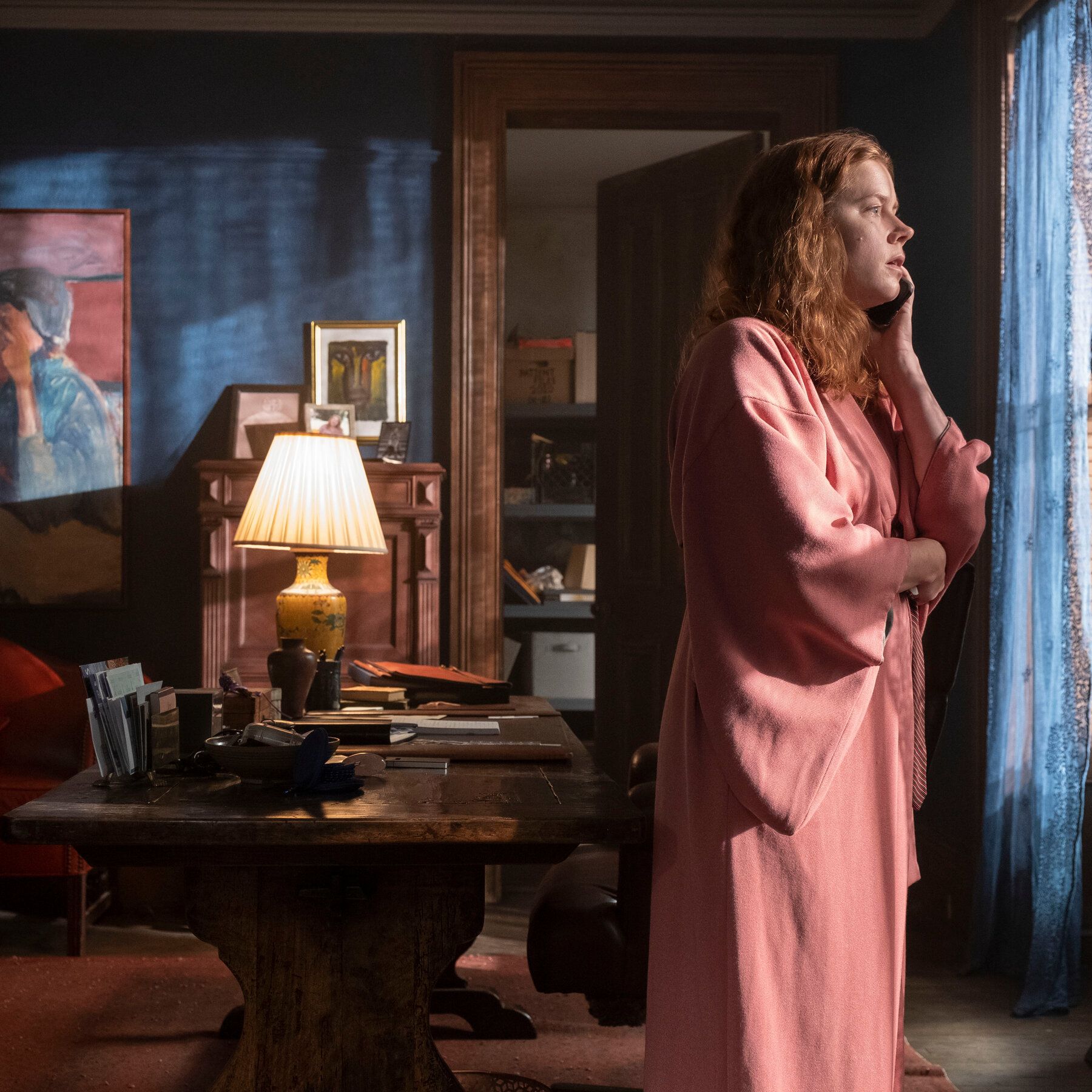 The Woman in the Window' Review: Don't You Be My Neighbor