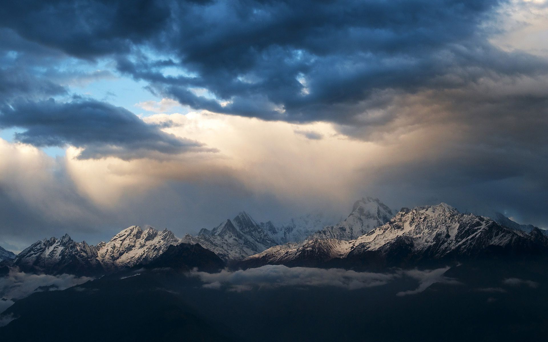 Stunning Storm Clouds Wallpaper