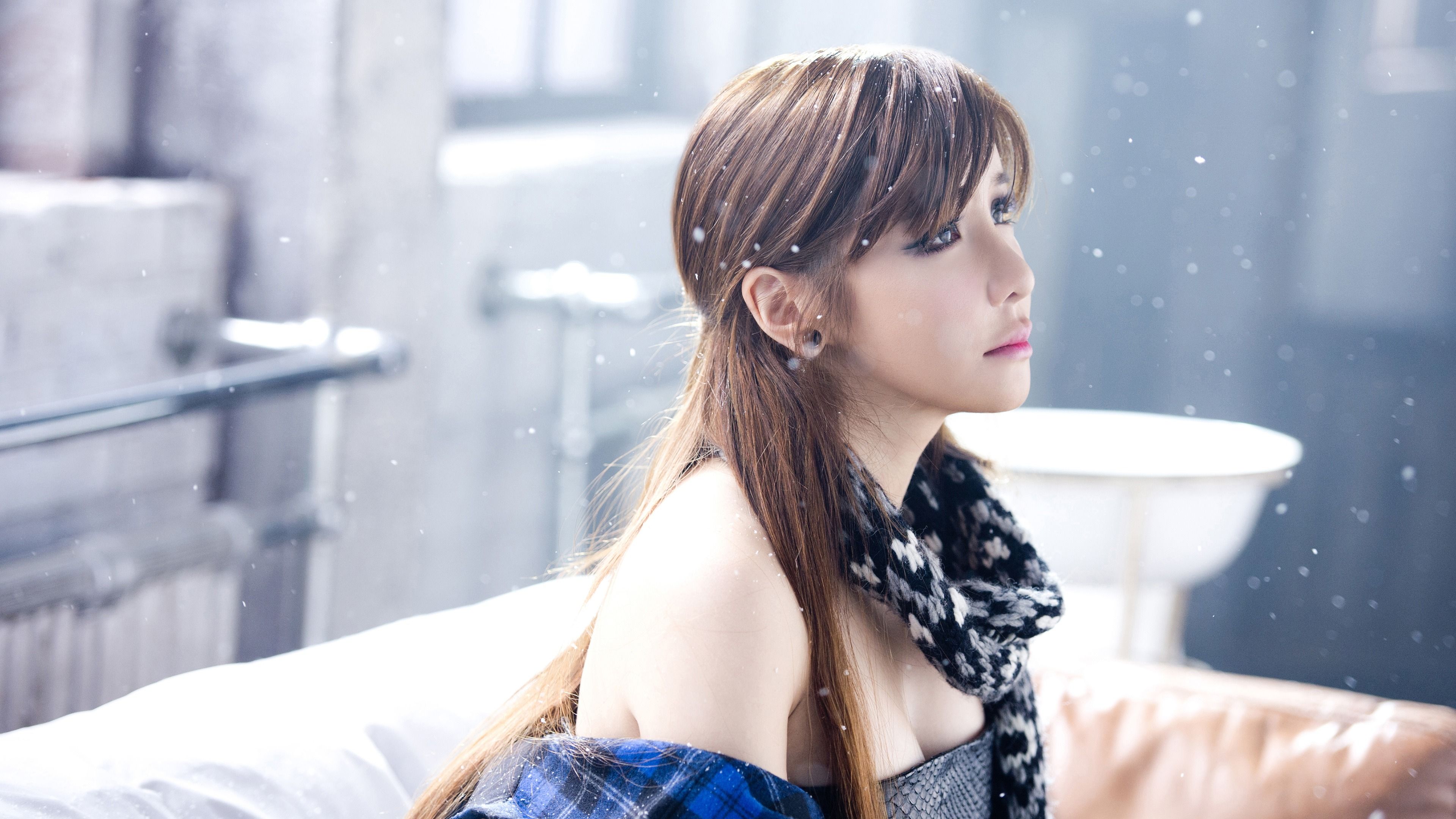 Snow cute girl 4K HD photo