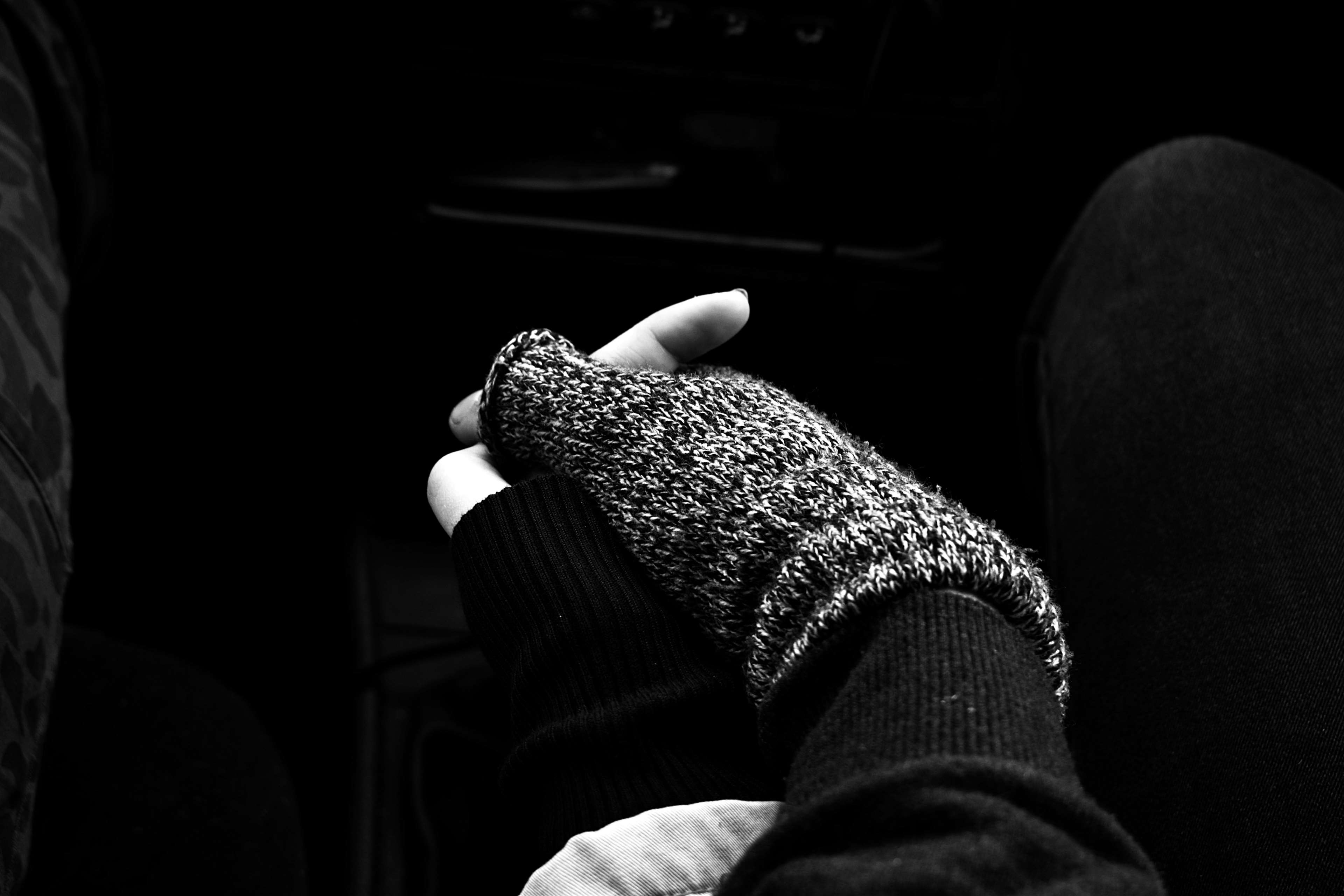 Cute Couple Love Hands Wallpaper