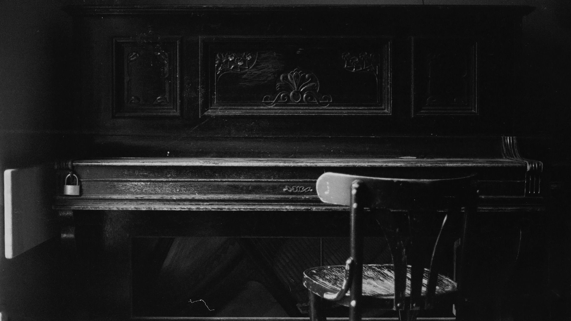 1920x1080 piano dark monochrome musical instrument old chair wallpaper JPG 395 kB