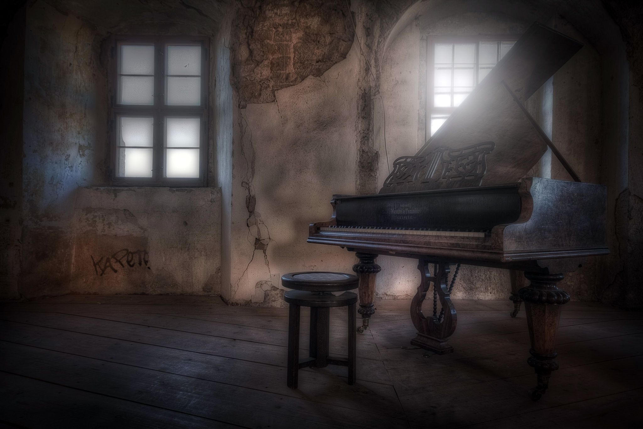 Piano Dark Wallpaper:2048x1368