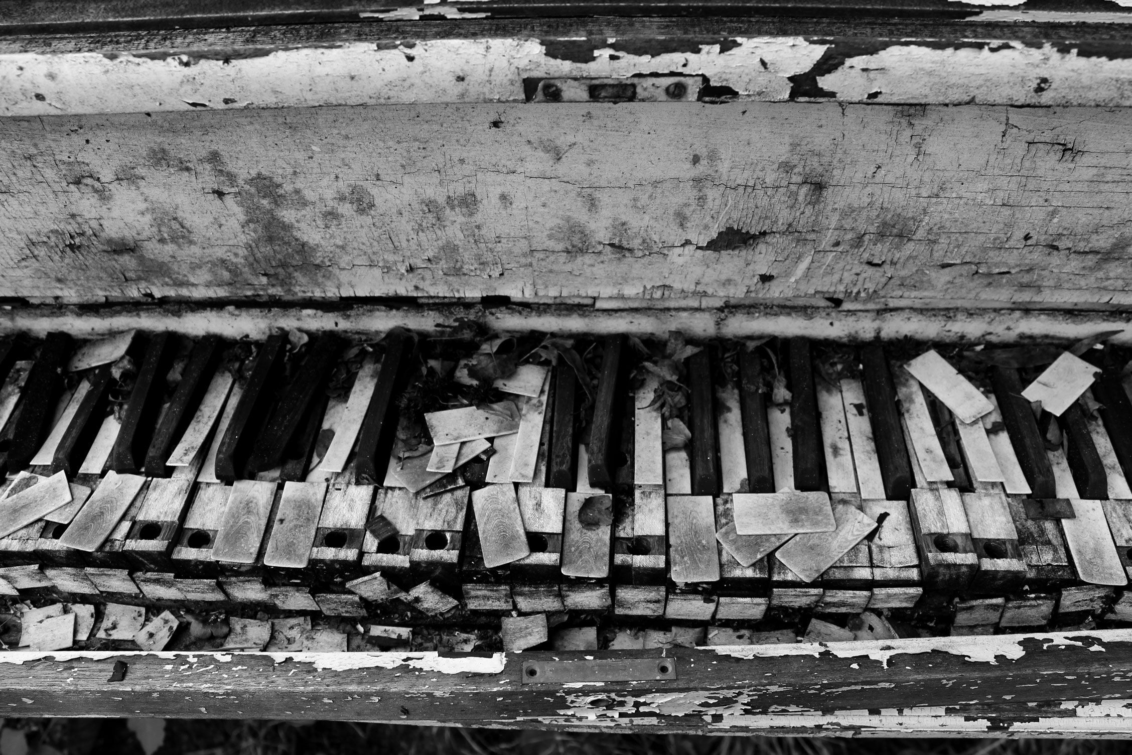 Broken Piano Wallpaper For Andro Black And White