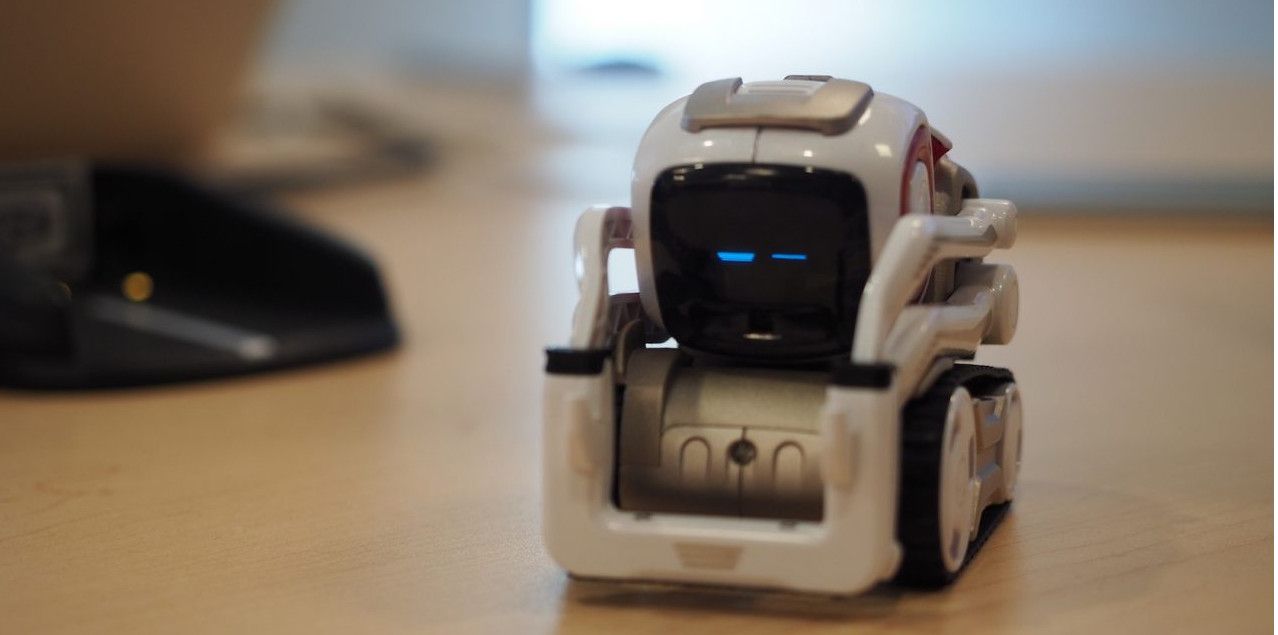 Anki Cozmo an new AI robot that could react with emotion's