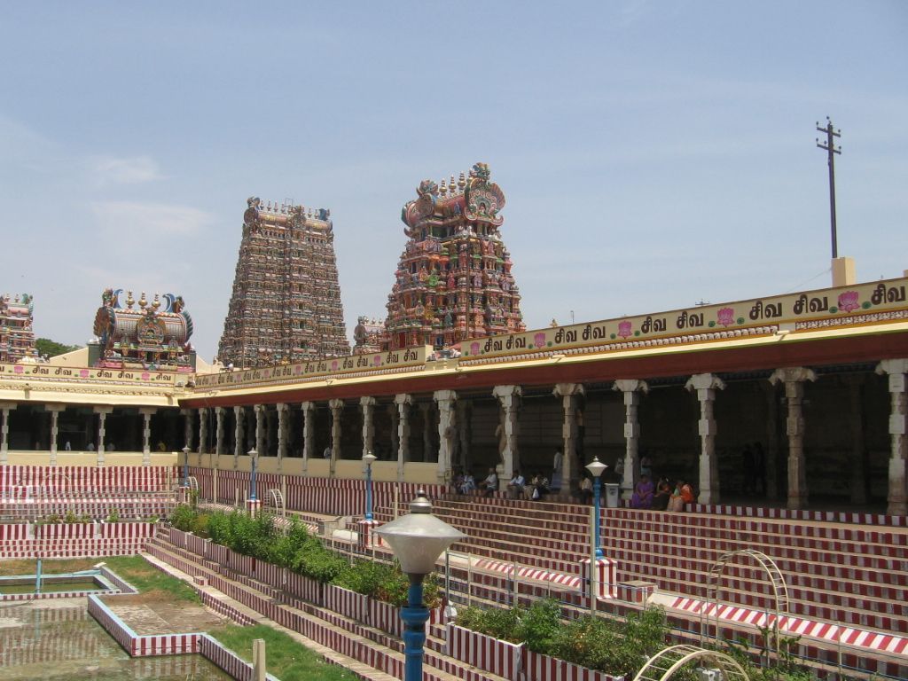 Closer view of golden lotus tank of Meenakshi Amman temple, Madurai wallpaper Clippub.com