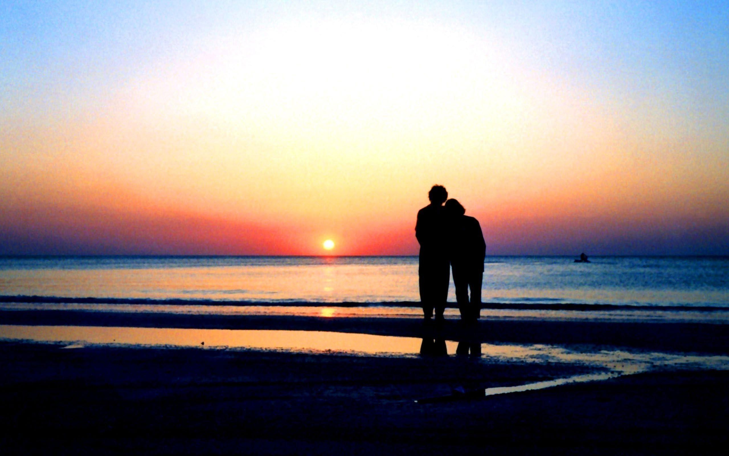 Couple On Beach Wallpaper Free Couple On Beach Background