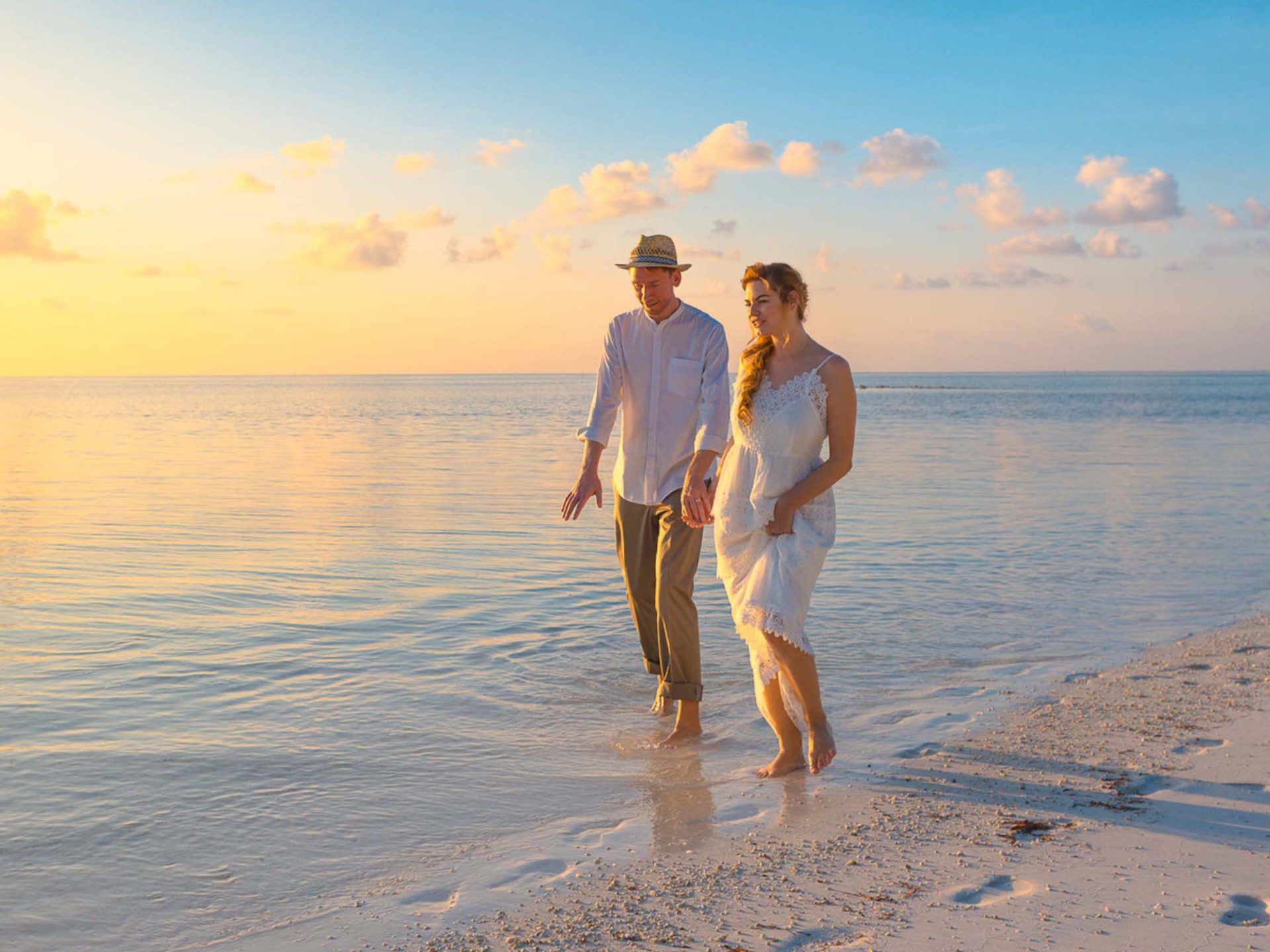 Love Couple Walk On Sandy Beach During Sunset Romantic Couple Wallpaper HD, Wallpaper13.com