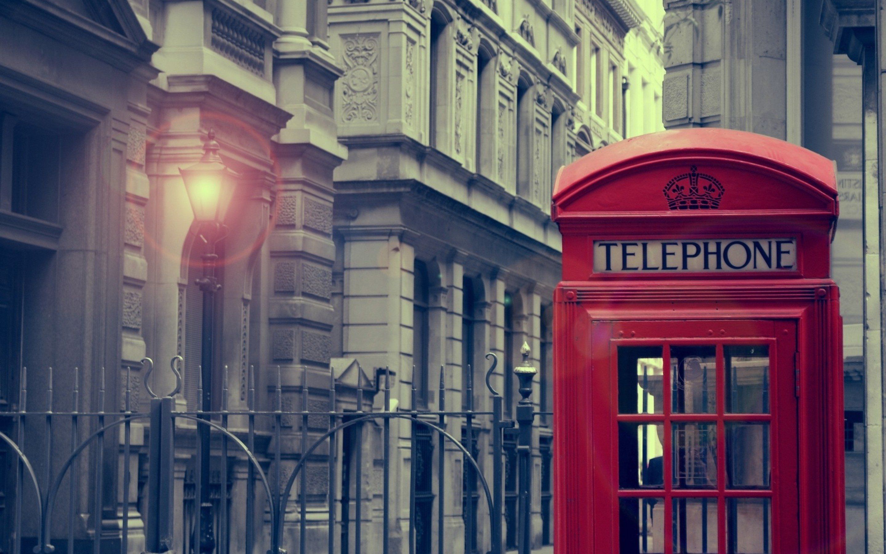 London Phone Booth wallpaperx1800