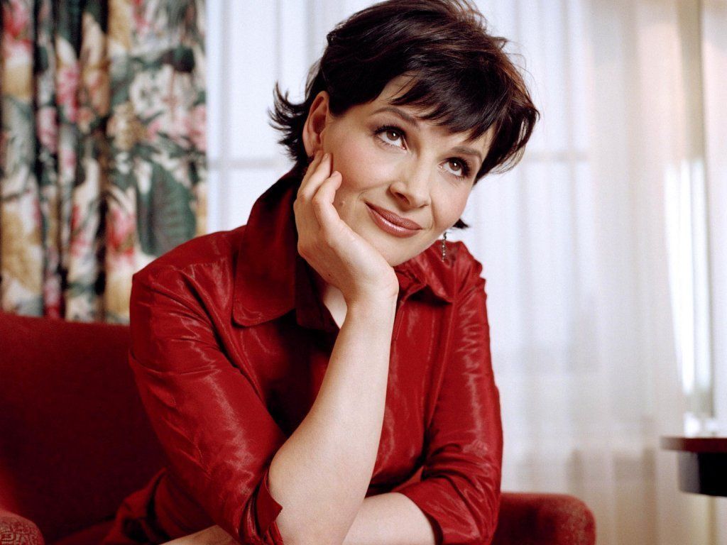 Juliette Binoche Wallpaper: Juliette Binoche. Juliette binoche, French actress, Short hair styles