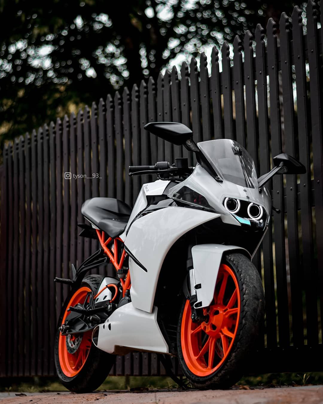 full screen iphone wallpaper ktm rc 200