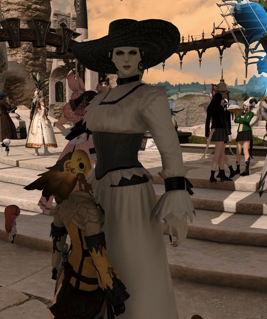 There's even Alcina Dimitrescu #RE8Village cosplayers in FFXIV