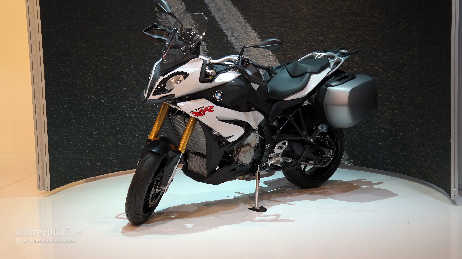 BMW S1000XR Shows Its Super Sport Fairings in Milan [Live Photo]