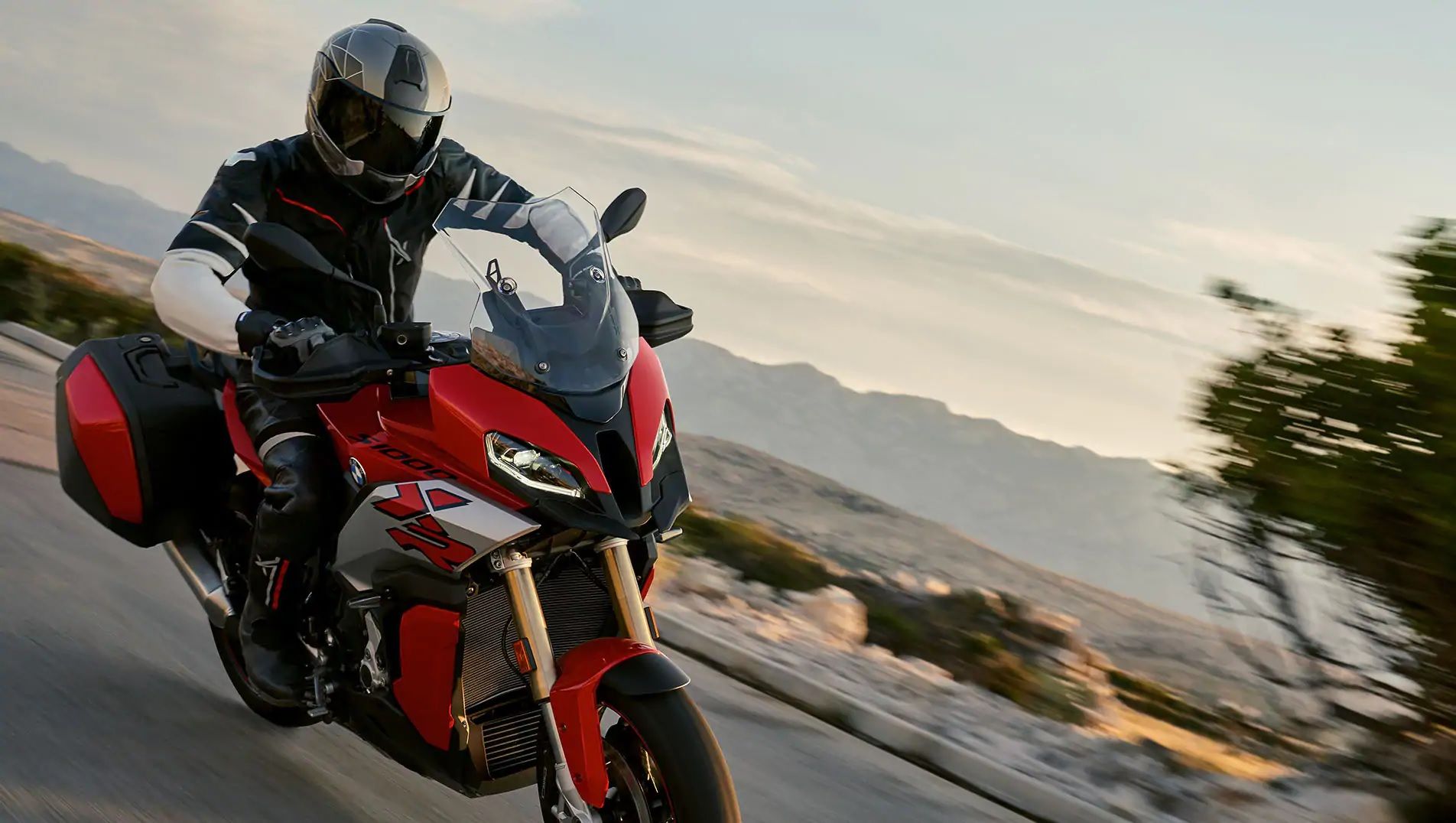 BMW S 1000 XR [Specs, Features, Photo]