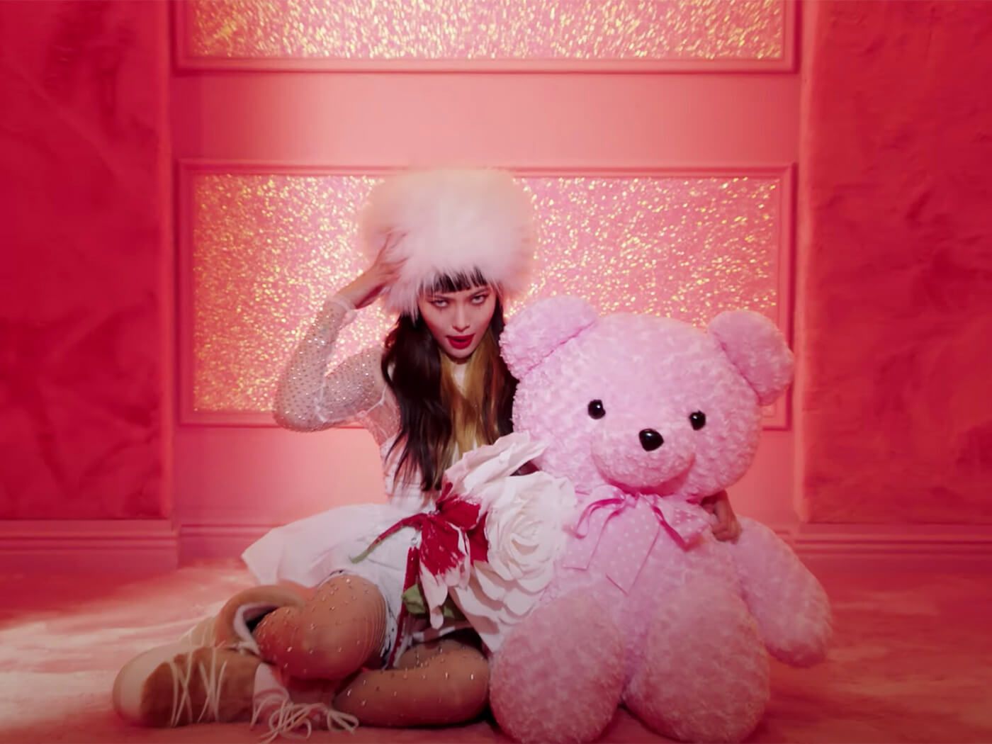 HyunA dropz zany video for new single, “I'm Not Cool”