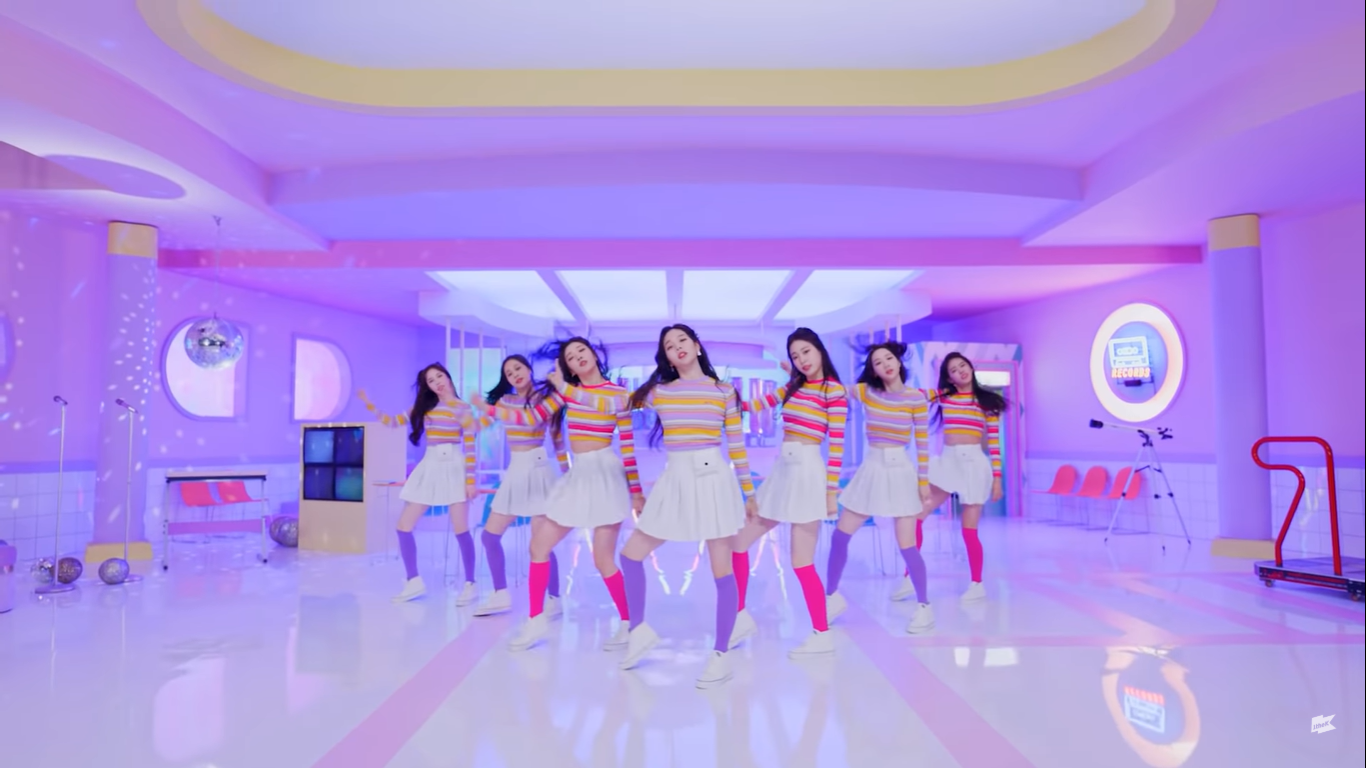 TAG ME': WEEEKLY DEBUTAN CON UN ESTILO DIFERENTE