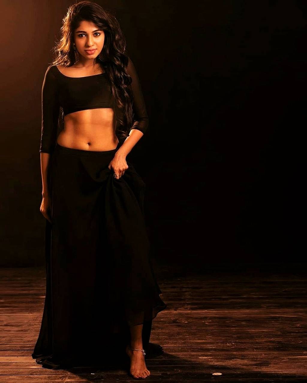 Girl in black saree wallpaper