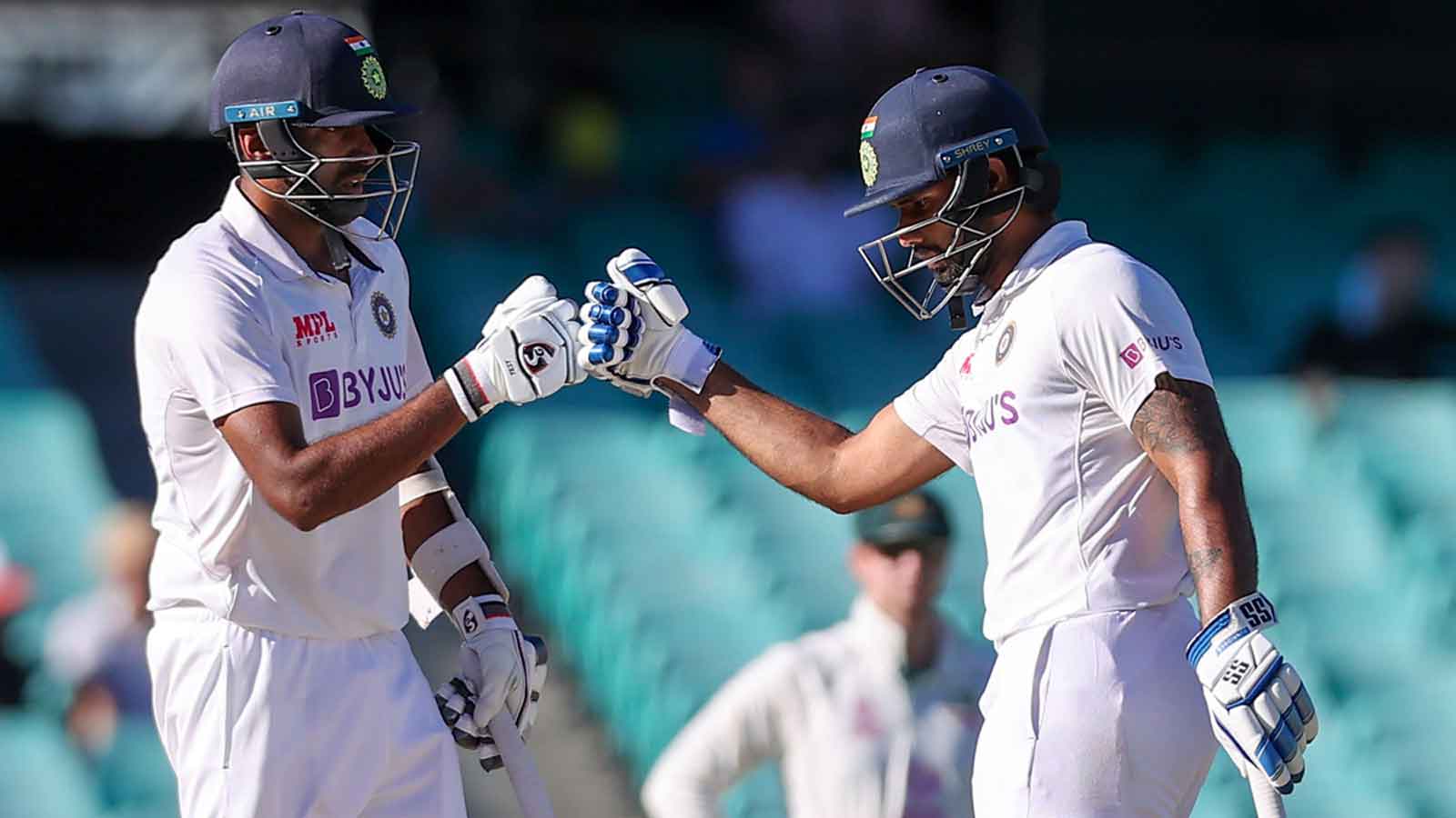 This is how Ashwin and Vihari troll union minister Babul Supriyo. Sports of India Videos