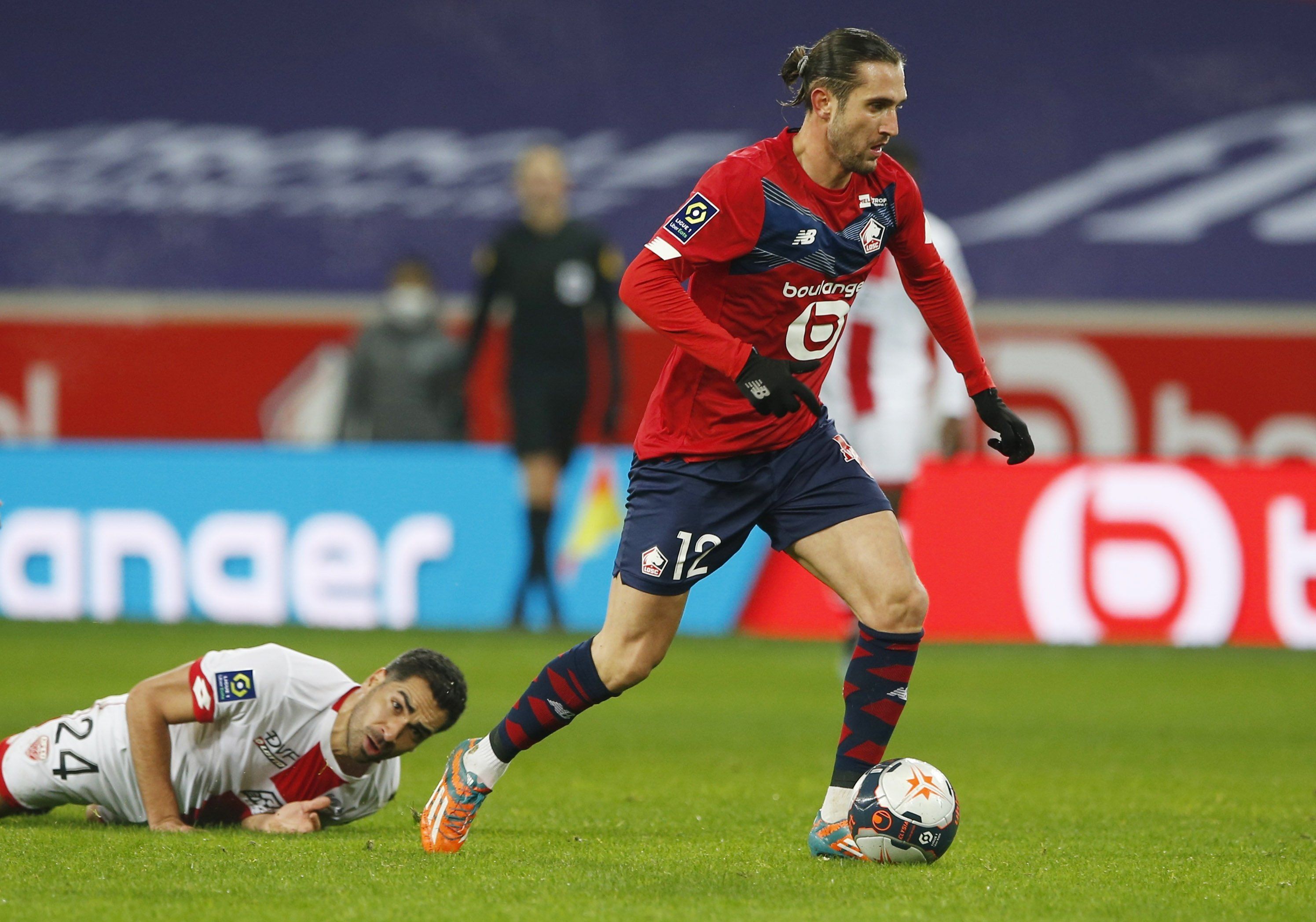 Yusuf Yazıcı strike sends Lille top in Ligue 1