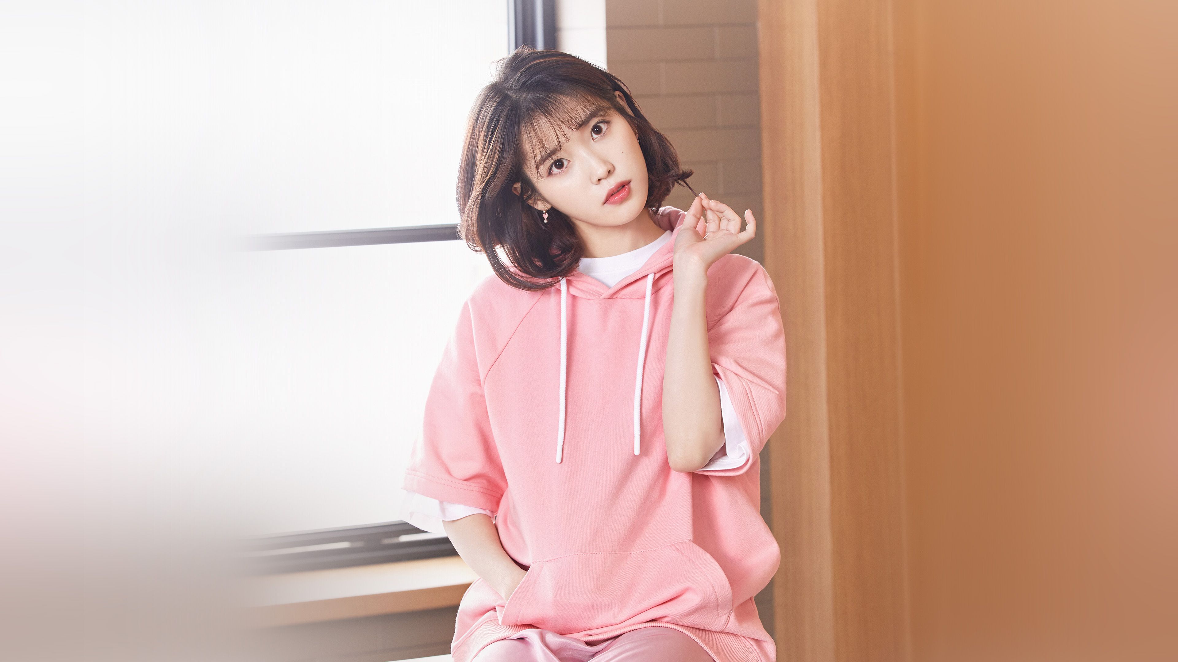 Iu Girl Pink Kpop Singer Asian Celebrity Music Wallpaper