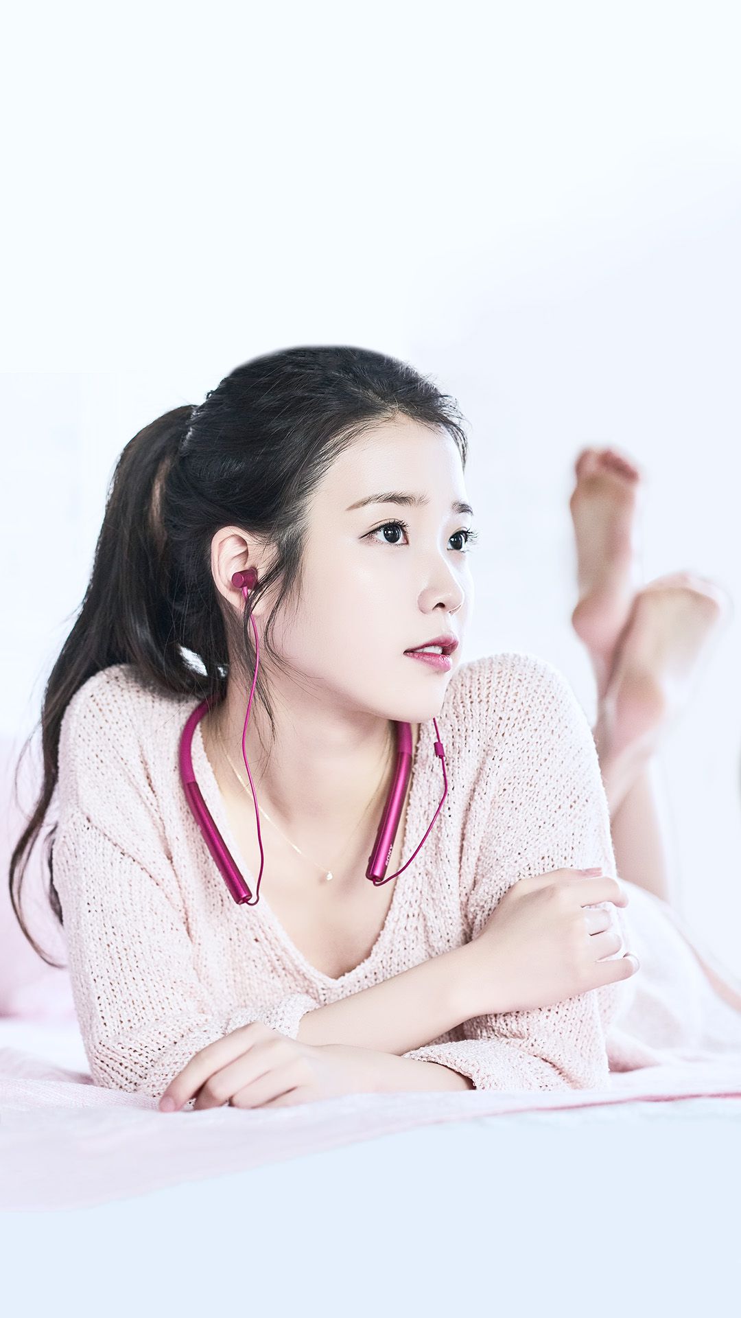 Iu Sony Mobile Wallpaper By Iumushimushi Celebrity Feet In The Pose
