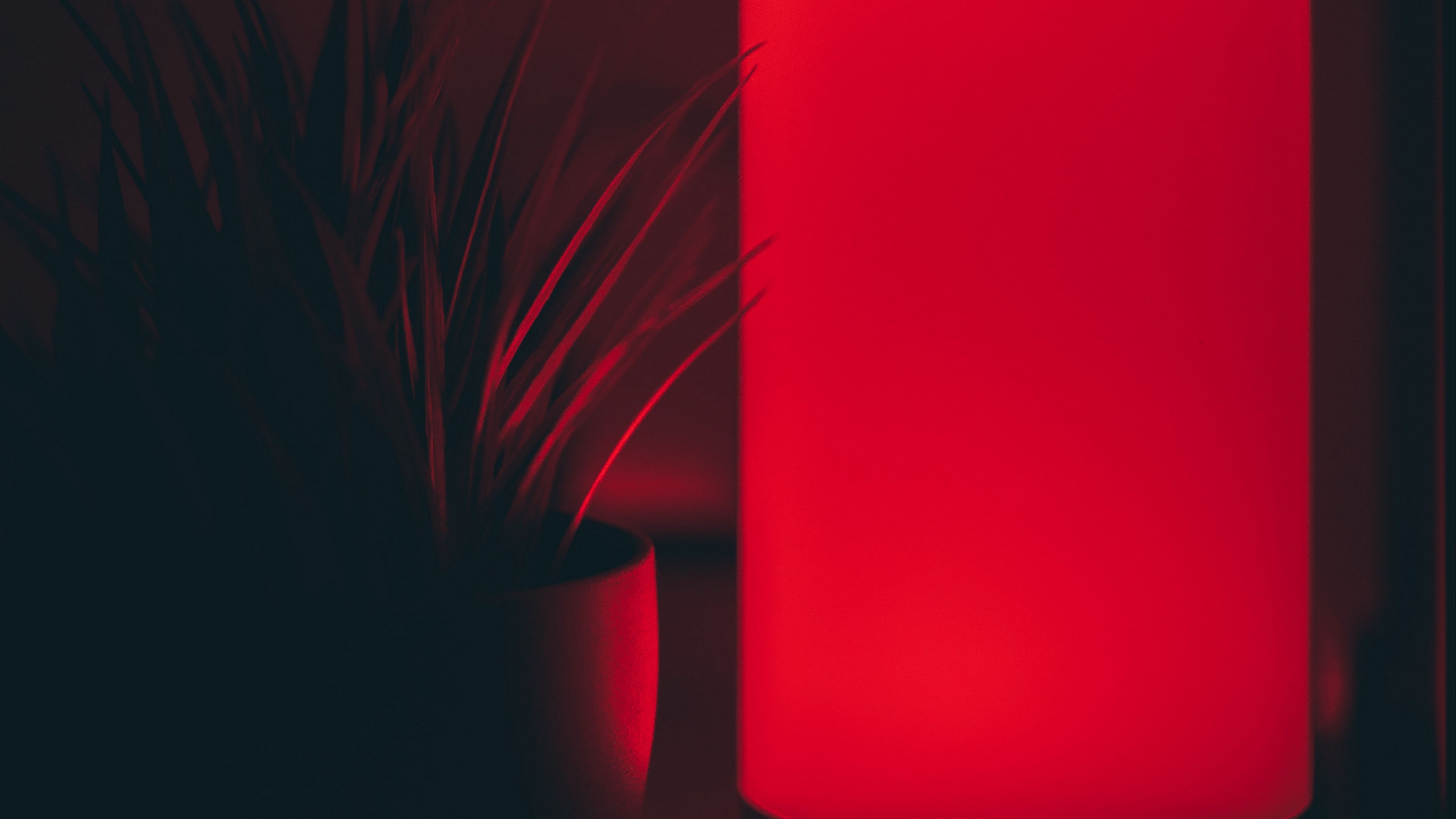 Download wallpaper 3840x2160 lamp, red, dark, glow 4k uhd 16:9 HD background