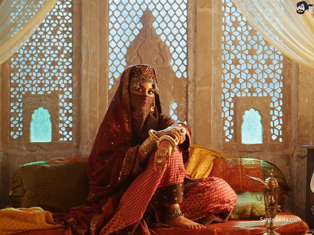 First Look poster ft. Saif Ali Khan as Naga Sadhu in Laal Kaptaan (September 06, 2019)