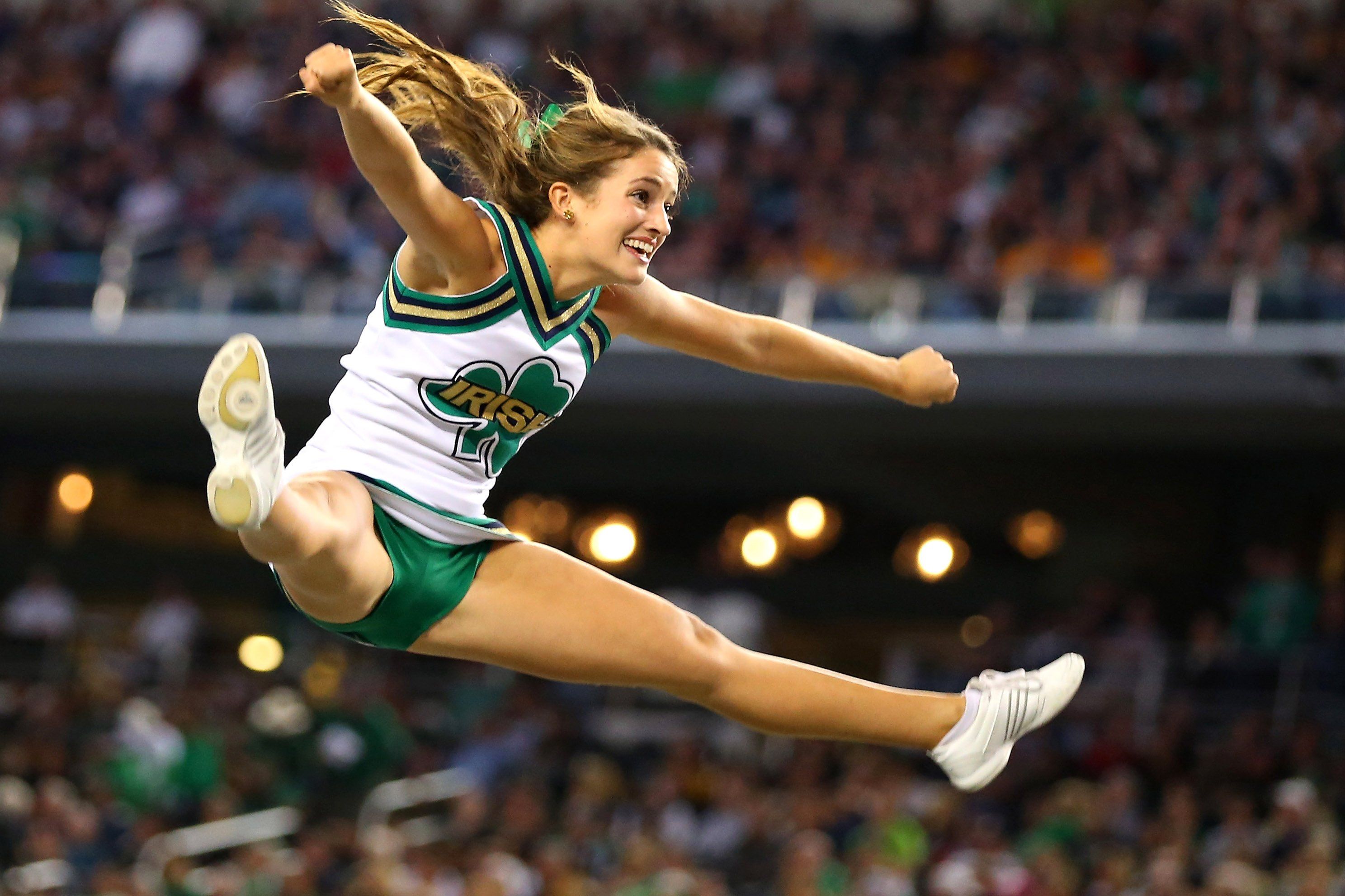 NOTRE DAME Fighting Irish college football cheerleader wallpaper