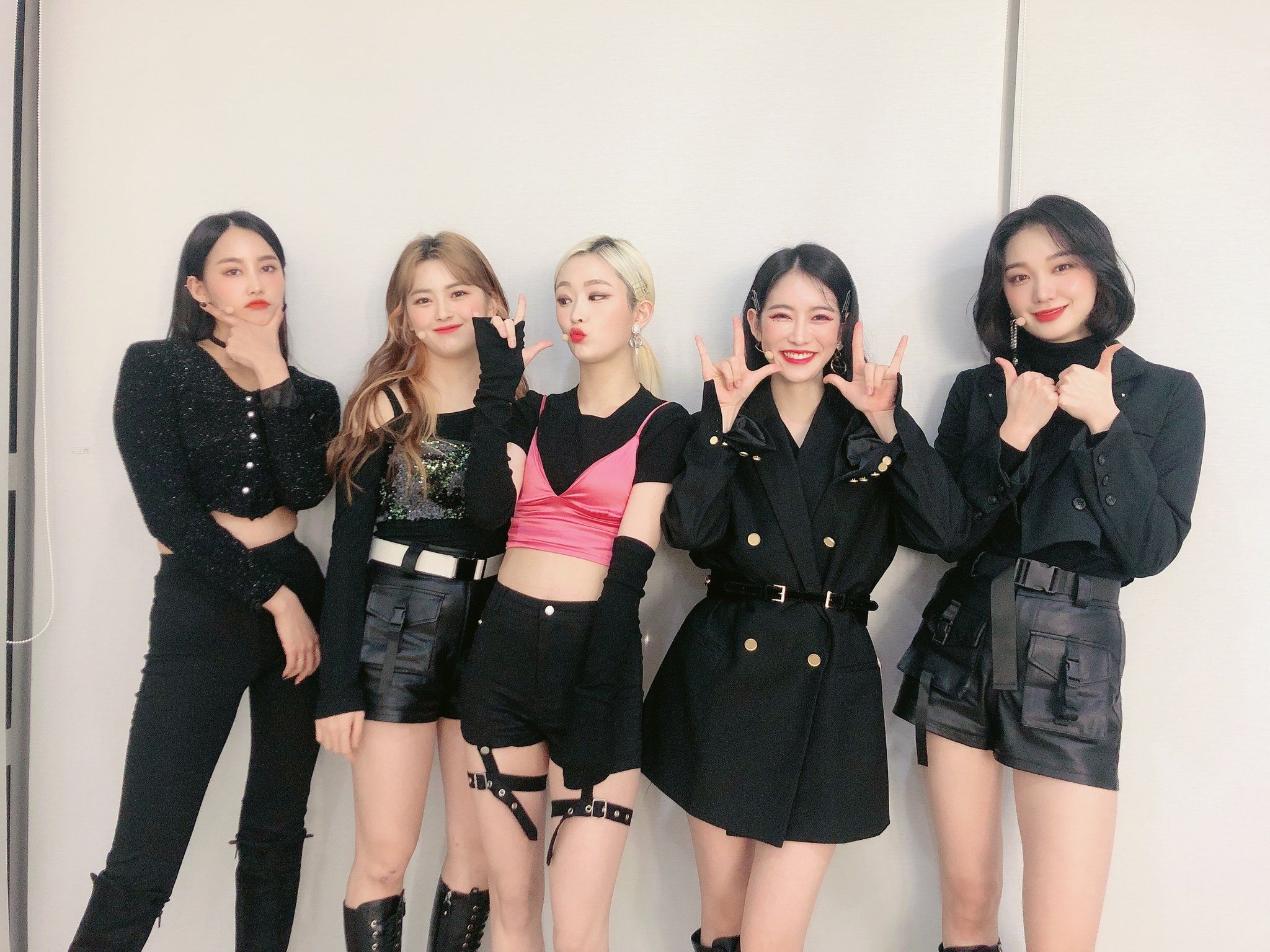 HINAPIA on Twitter. Kpop girls, Girl, Cool girl