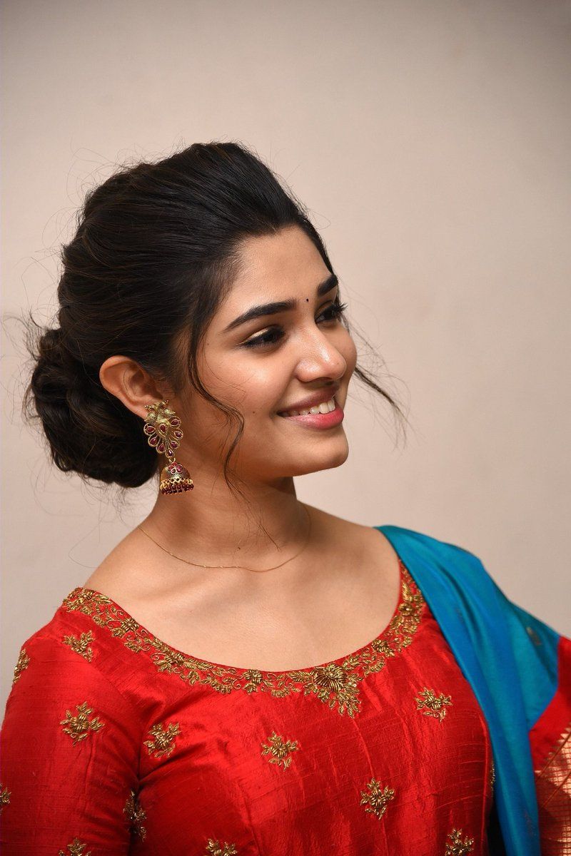 123HDGallery HD Pics at #Uppena Success Meet ❤ Link for more pics ⚡ #KrithiShetty #Uppena #Krithi #ActressKrithi #UppenaCollections follow us for more! #HDGallery #HDStills